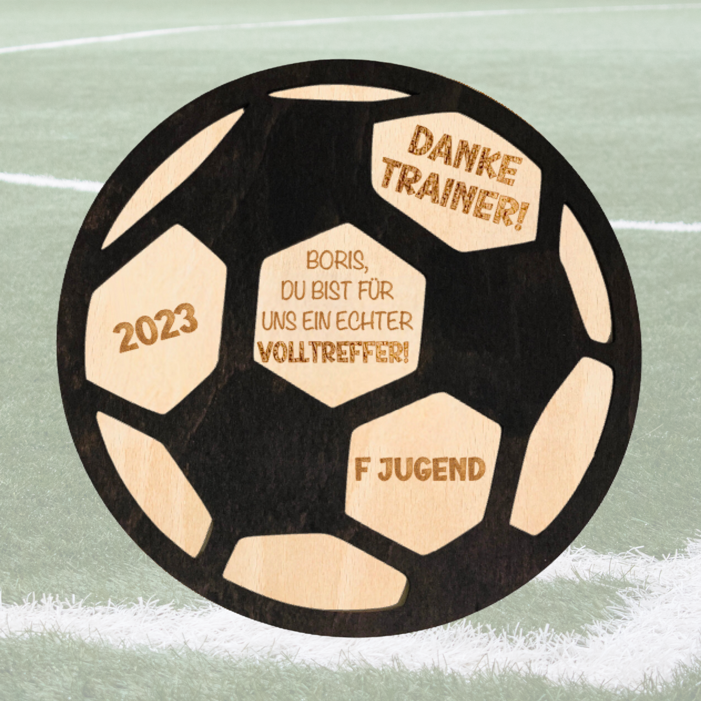 Holzschild Fussball Schwarz Natur - Trainer Geschenk Danke sagen - Fussball Verein Geschenk - Coach Fußball Abschied - Geschenk Aufstieg personalisiert