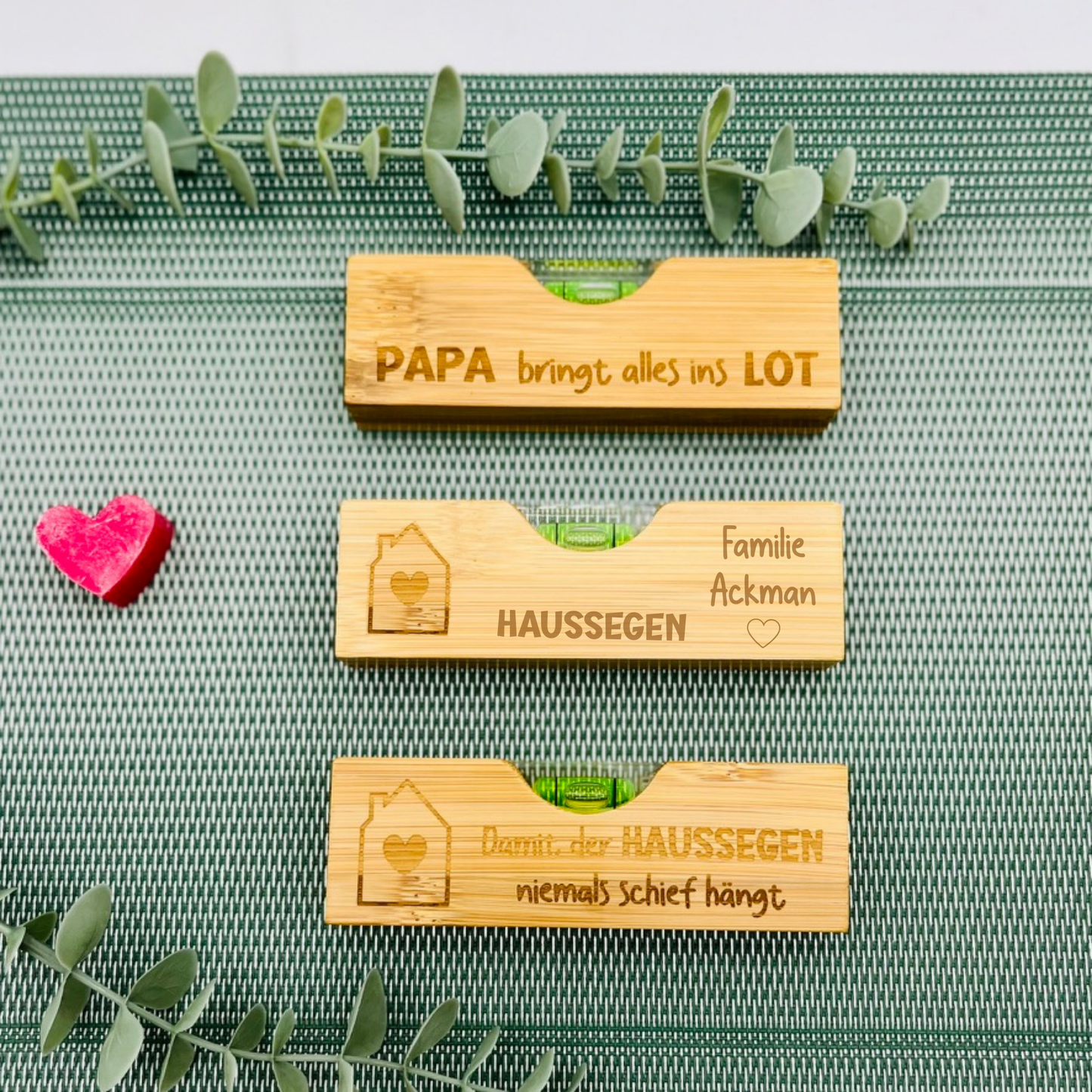 Mini Wasserwaage aus Holz mit Flaschenöffner – personalisiert | Geschenk für Papa & Opa | Vatertag, Männergeschenk, witziges Werkzeug-Gadget - 3 Designs