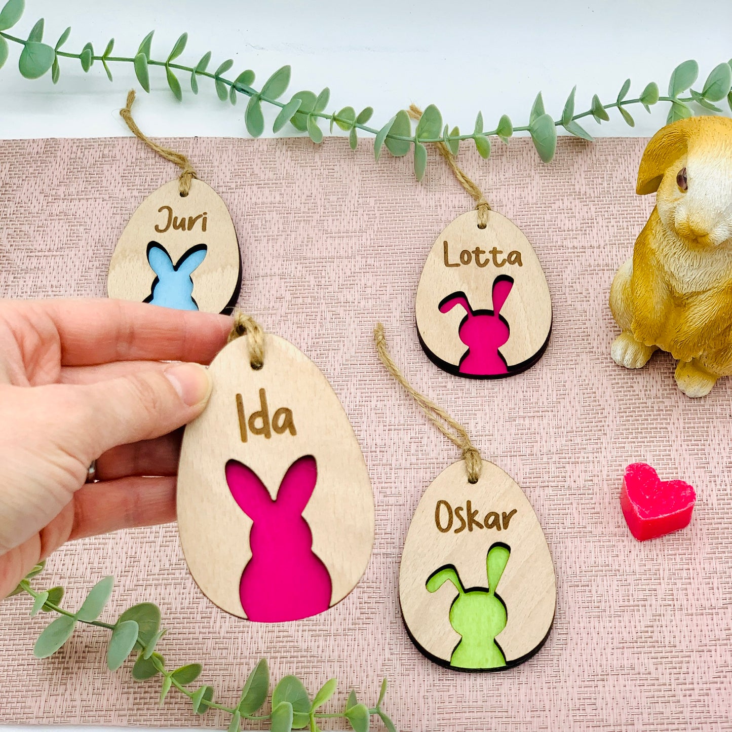 Geschenkanhänger Osterei aus Holz - Namensschild Kindernamen aus Holz - Anhänger Ostergeschenk - Gastgeschenk - Platzkarte personalisiert