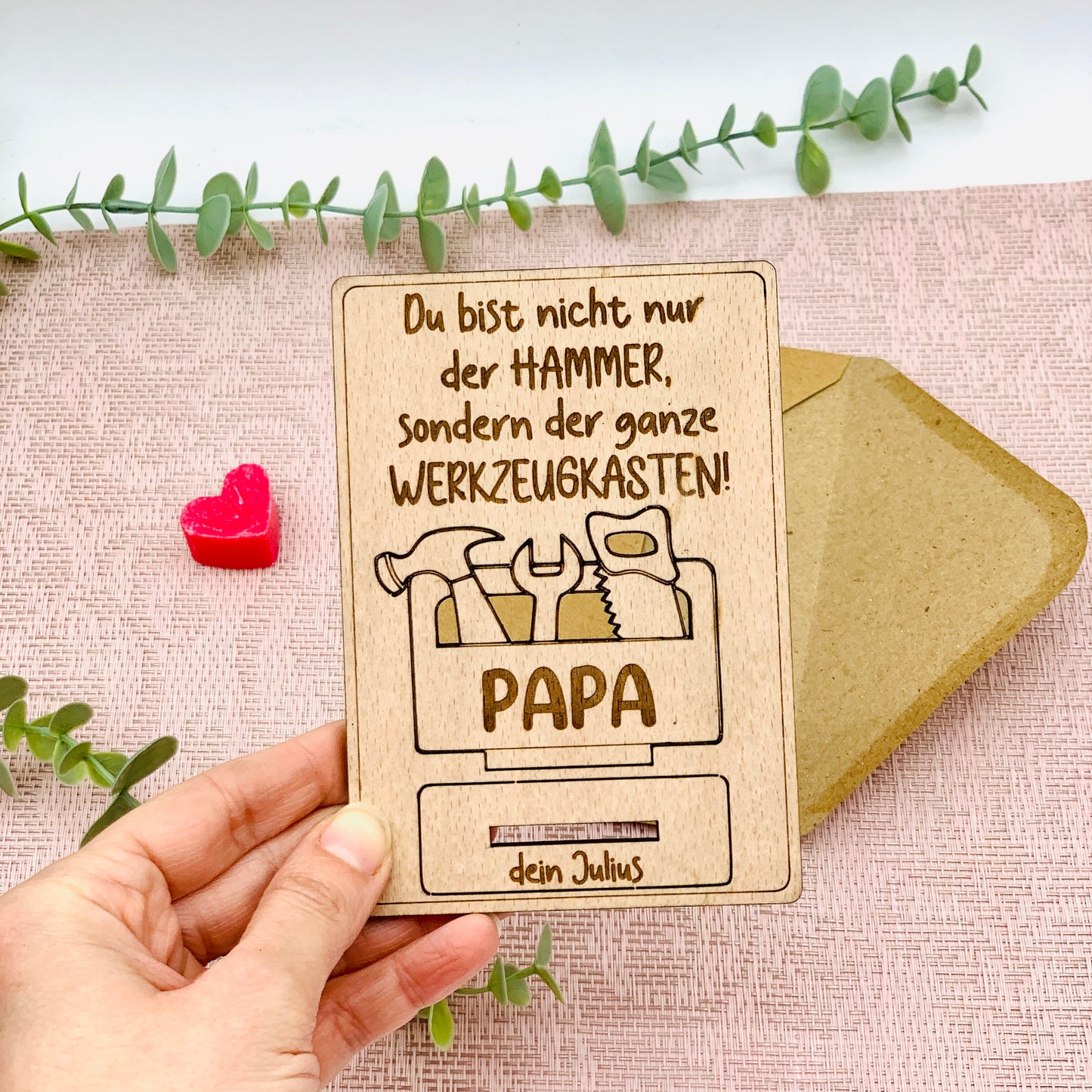 Geschenk zum Vatertag - Grußkarte Holz mit 3D Pokal - nachhaltiges Vatertagsgeschenk - mit Kindernamen personalisiert - Geschenk Papa Opa