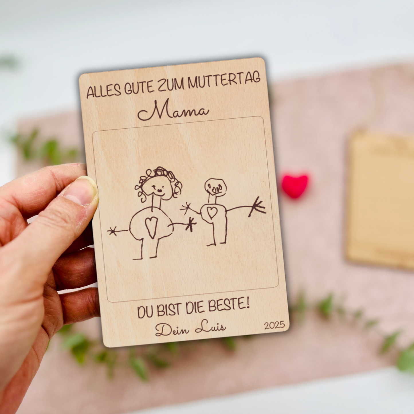 Holzkarte mit Kinderzeichnung - Holzschild mit Bild - Kindermalerei auf Holz graviert - Muttertagsgeschenk für Mama oder Oma -personalisiert