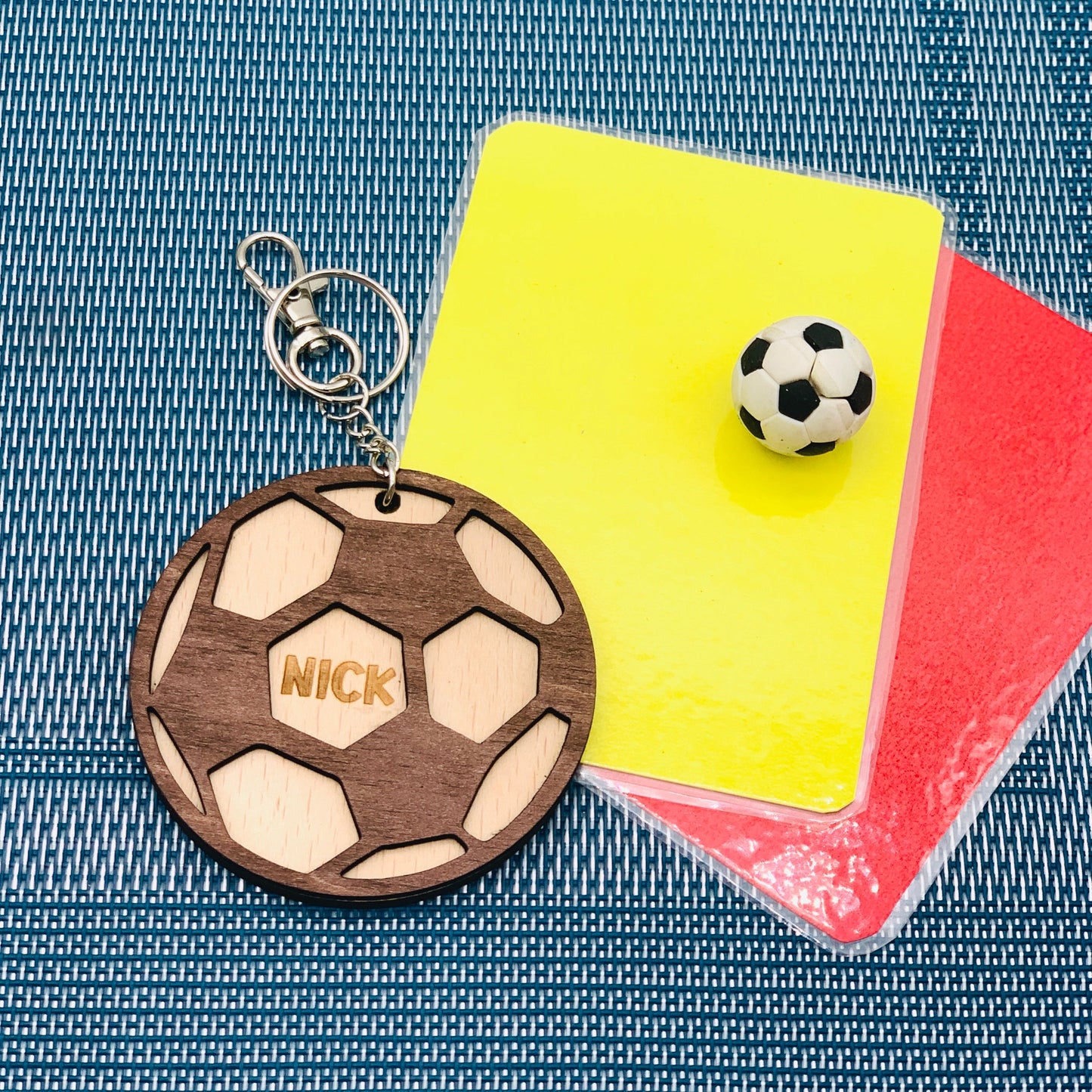 Schlüsselanhänger Basketball Fußball Tennis - Holz Anhänger Sporttasche - Geschenk Trainer Sportfan - Ball Trikot Anhänger - personalisiert