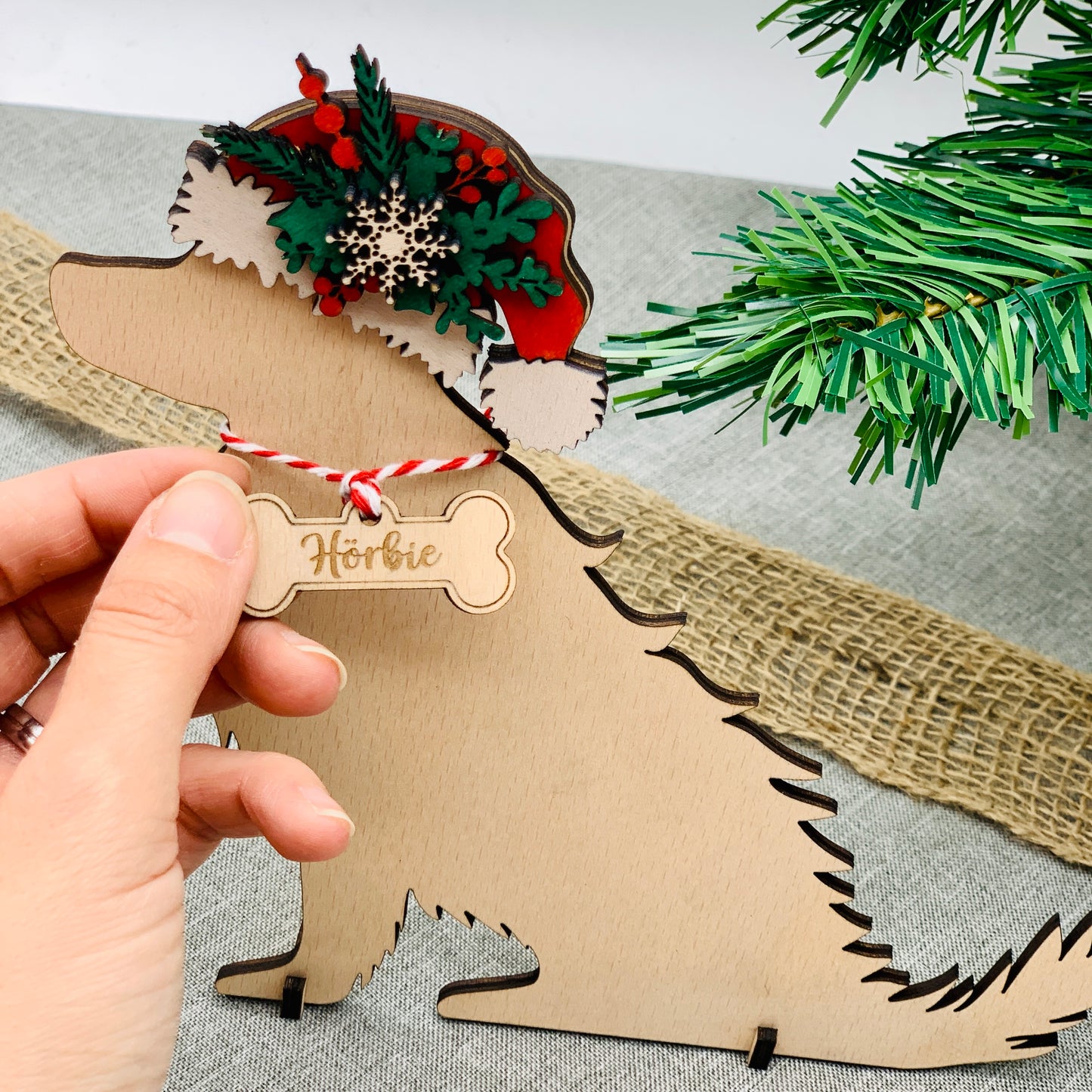Weihnachtsdeko Nikolaushund mit Namen aus Holz - nachhaltige Weihnachtsdeko für Hundebesitzer - Tischdeko Hund Silhouette