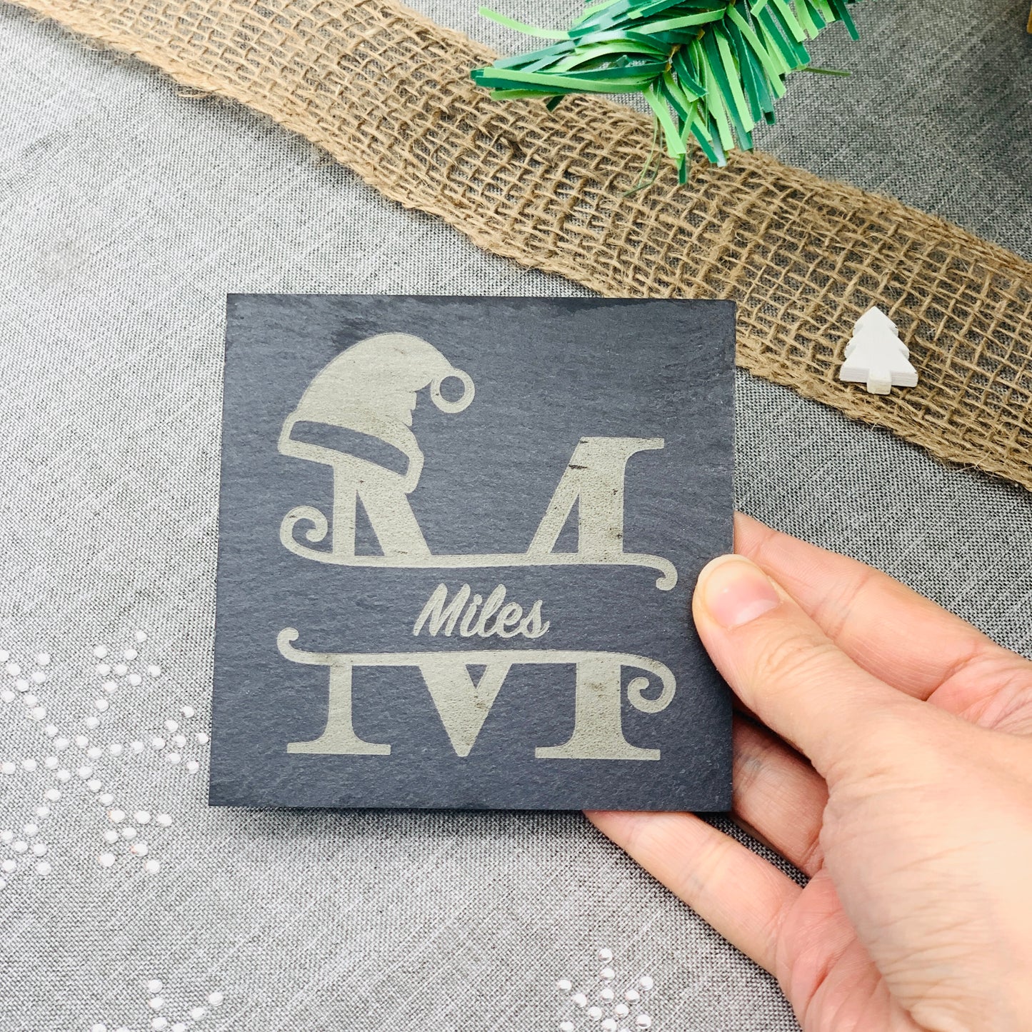Untersetzer mit Gravur - Untersetzer mit Weihnachtsmonogram und Namen für Gläser personalisiert - Weihnachtsgeschenk Schiefer Deko
