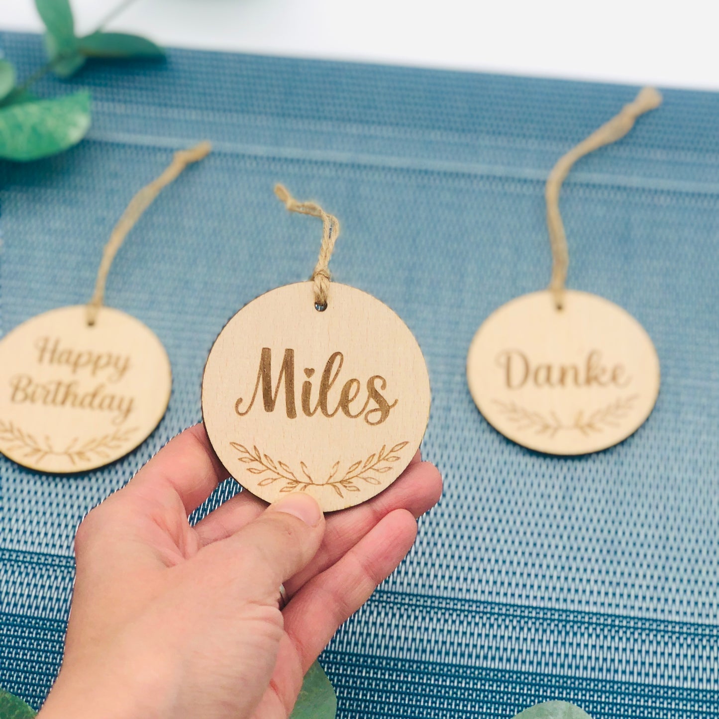 Geschenkanhänger aus Holz - Schulkind 2023 - Anhänger mit Namen Schultüte Schulranzen