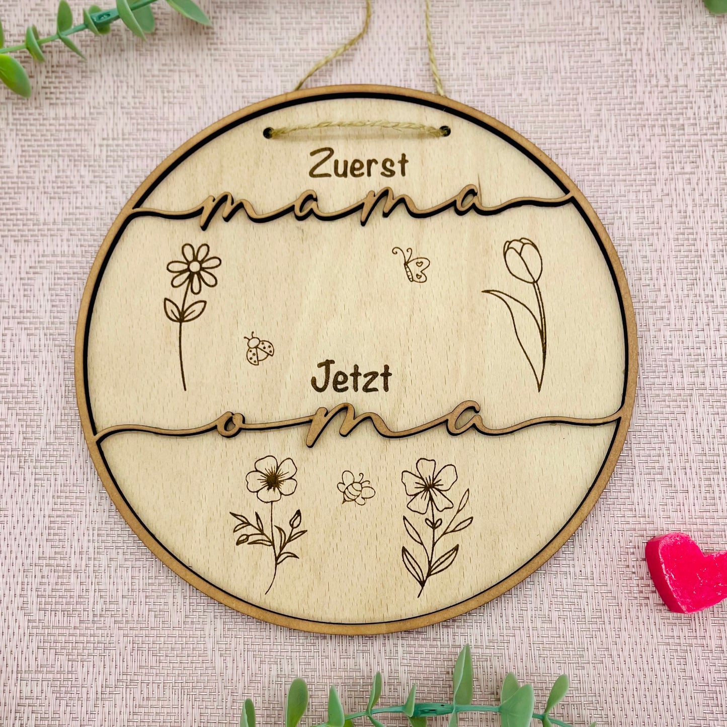 Holzschild Muttertagsgeschenk - Geschenk Mama oder Oma - Holzschild zuerst Mama jetzt Oma -Kindernnamen - Enkel - Blumen - personalisiert - zum Hängen