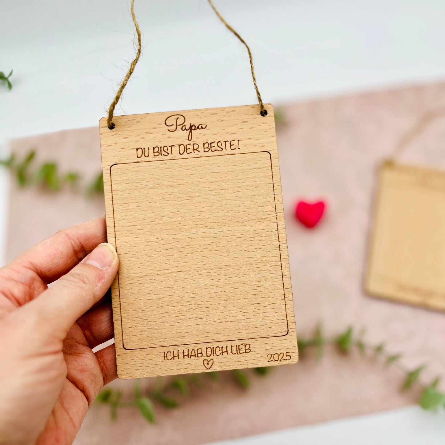 Vatertagsgeschenk Holzkarte mit Kinderzeichnung graviert - Holzschild mit Bild - Kindermalerei auf Holz graviert Papa - Opa - personalisiert -Papa