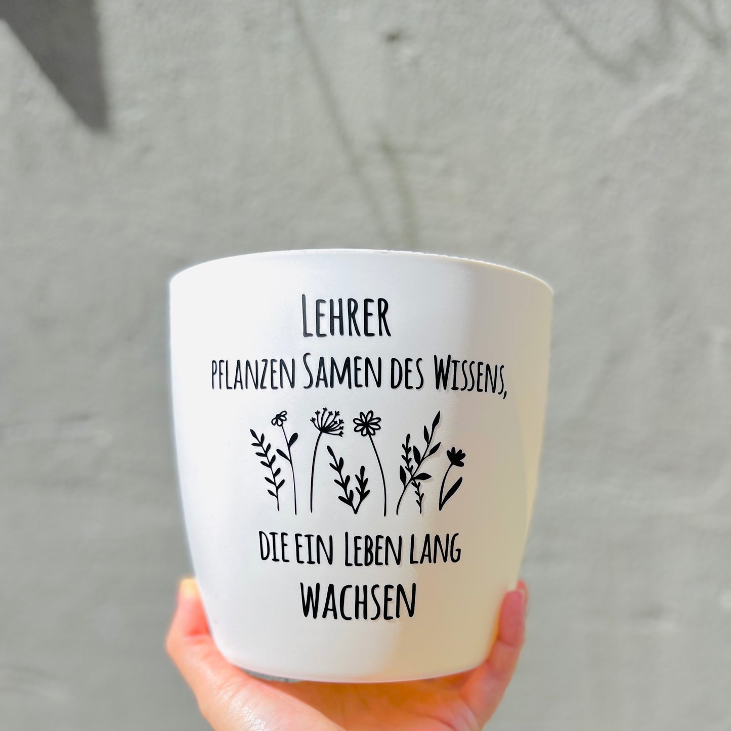 Blumentopf "Lehrer*innen pflanzen Samen des Wissens, die ein Leben lang wachsen" Abschiedsgeschenk - Geschenk Lehrer Erzieher - Danke - 18cm