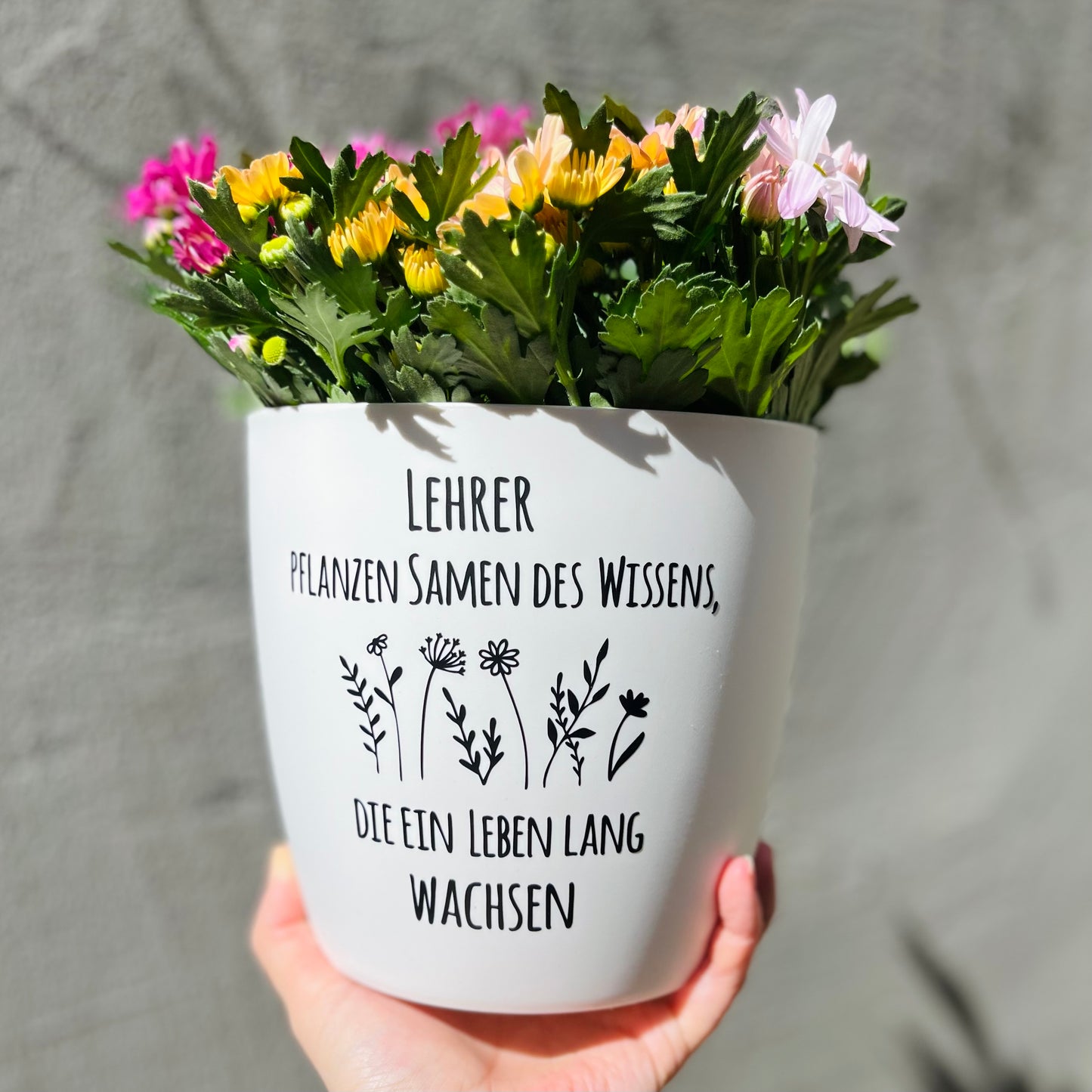 Blumentopf "Lehrer*innen pflanzen Samen des Wissens, die ein Leben lang wachsen" Abschiedsgeschenk - Geschenk Lehrer Erzieher - Danke - 18cm