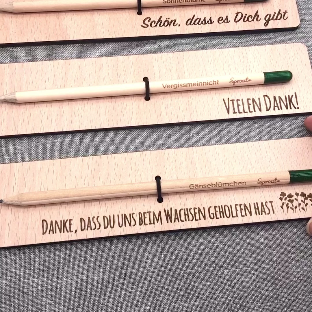 Holzkarte mit Bleistift als nachhaltiges Geschenk