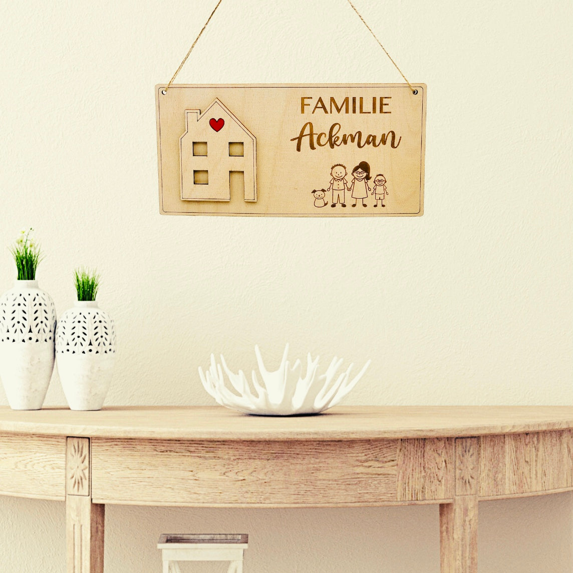 Holzschild Familie mit Haus personalisiert - Familienschild Haus