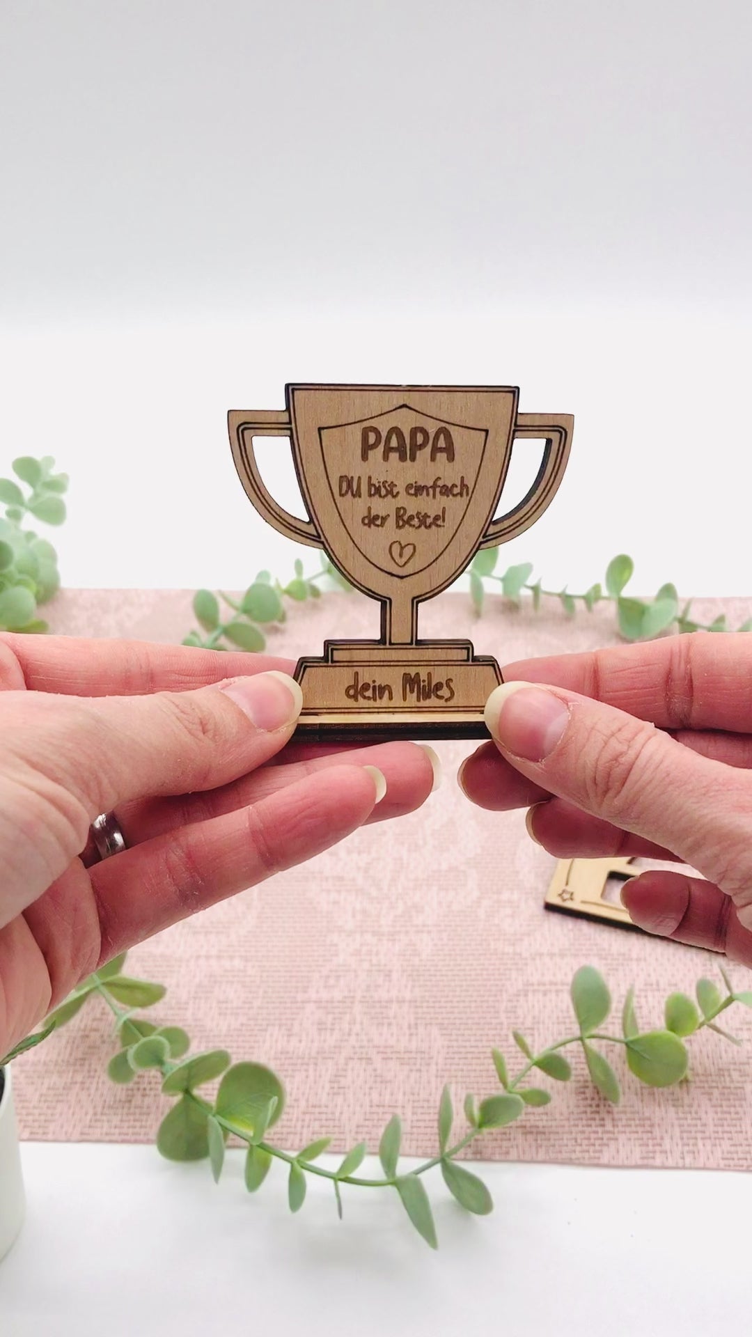 Geschenk zum Vatertag - Grußkarte Holz mit 3D Pokal
