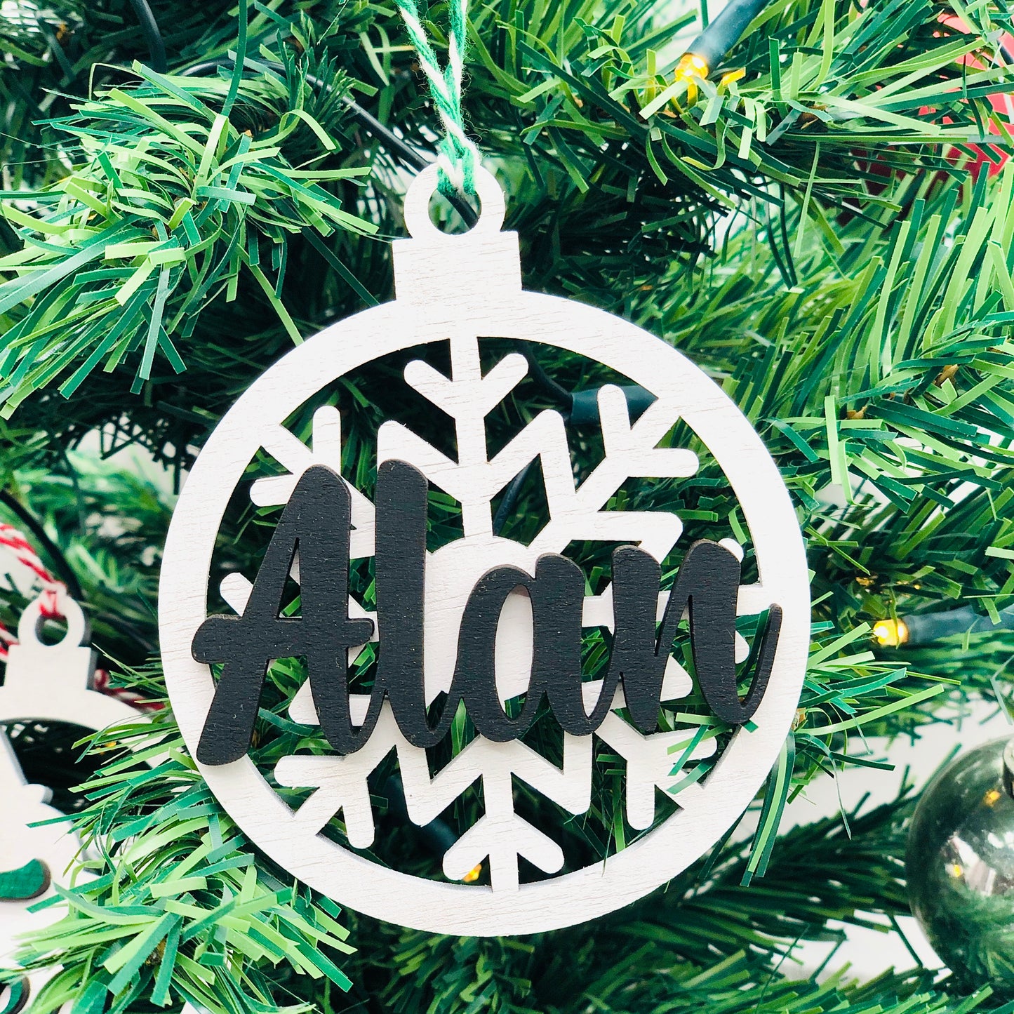 Weihnachtsornament Holz personalisiert - Engel - Schneeflocke - Schneemann - Tannenbaum - nachhaltige Weihnachtskugel personalisiert