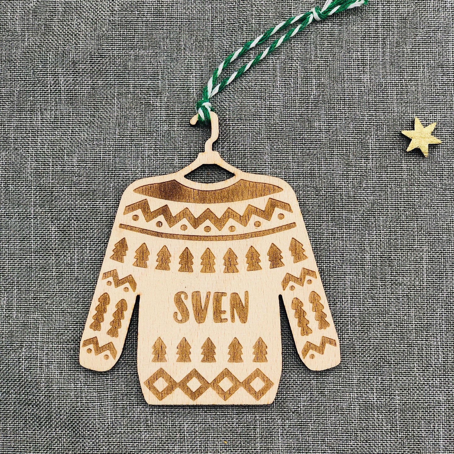 Weihnachtsgeschenk - Holzornament Weihnachten Ugly Sweater Weihnachtspullover mit Namen