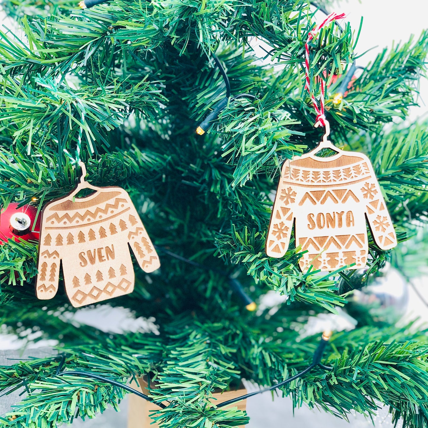 Weihnachtspullover Holzornamente mit Namen