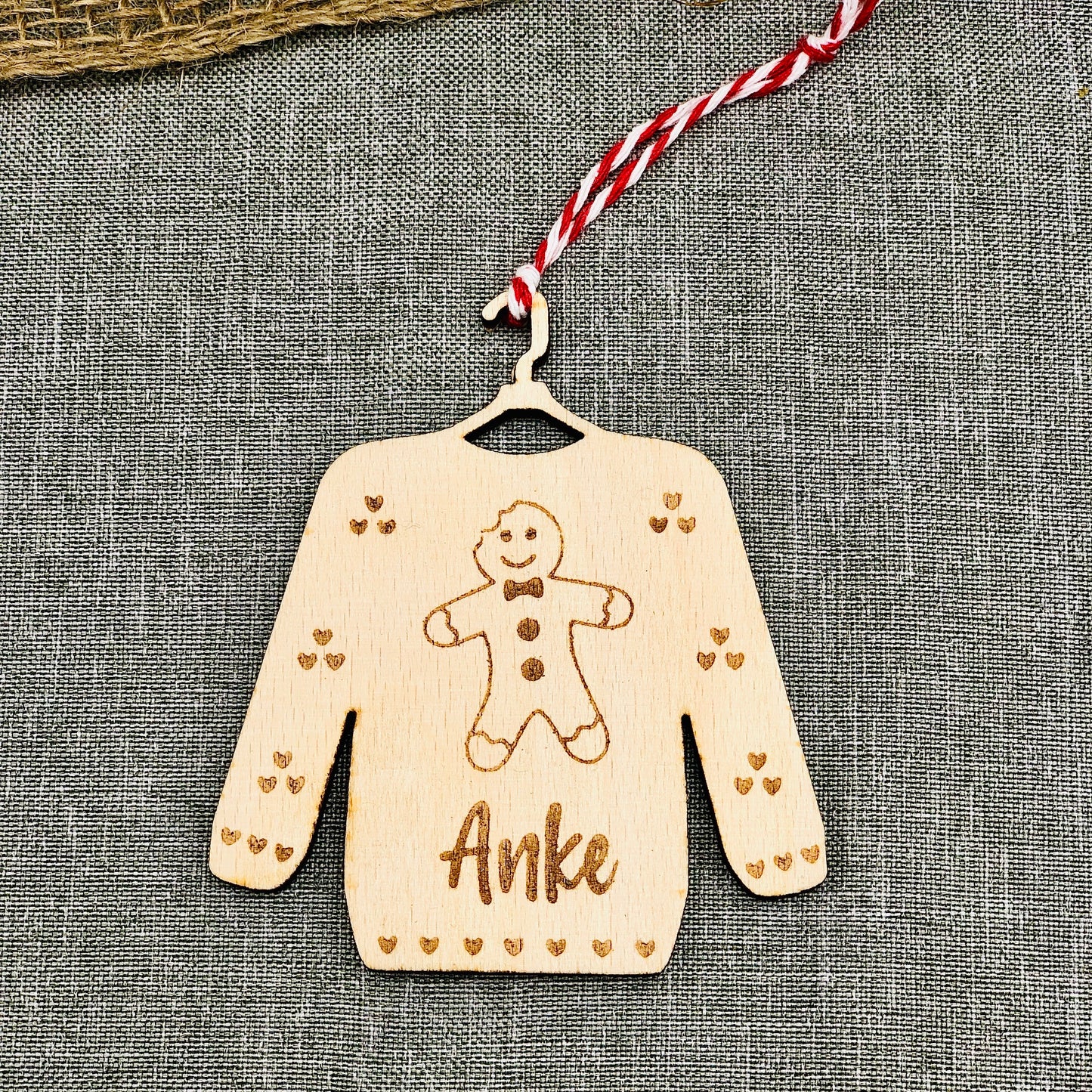 Weihnachtspullover Holzornament Lebkuchen - Tannenbaum - Rentier - Ugly Sweater Ornament - Weihnachtsbaumschmuck Holz personalisiert