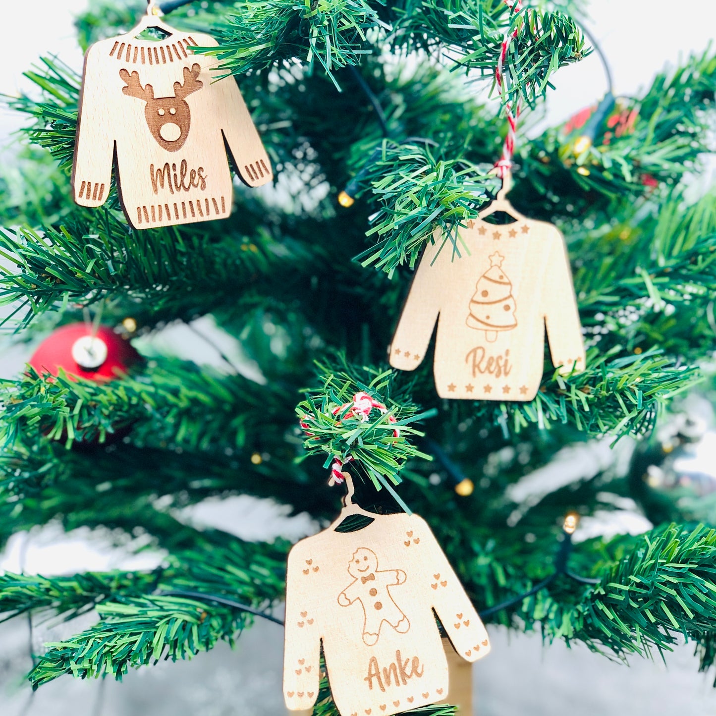 Weihnachtspullover Holzornament Lebkuchen - Tannenbaum - Rentier - Ugly Sweater Ornament - Weihnachtsbaumschmuck Holz personalisiert