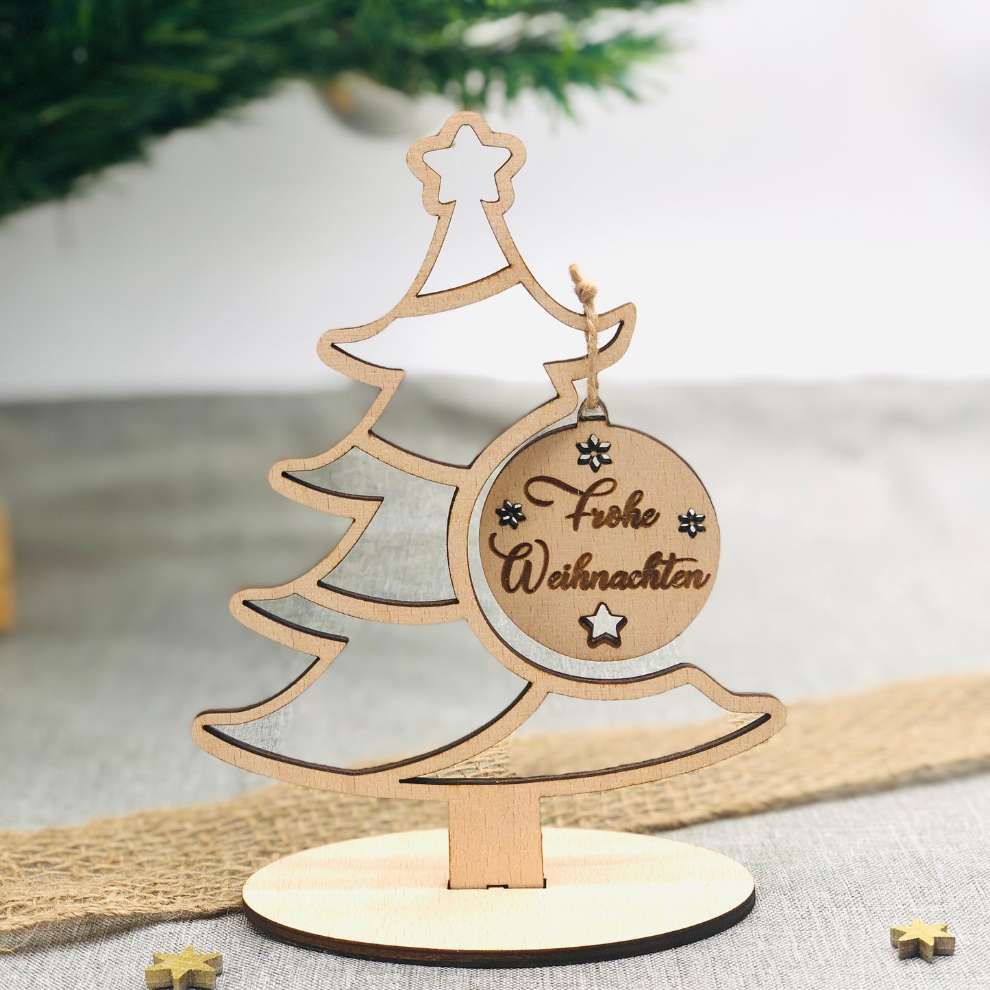 Weihnachtsdekoration 3D Tannenbaum Holz zum Aufstellen - Tannenbaum Aufsteller mit Weihnachtsornament aus Holz