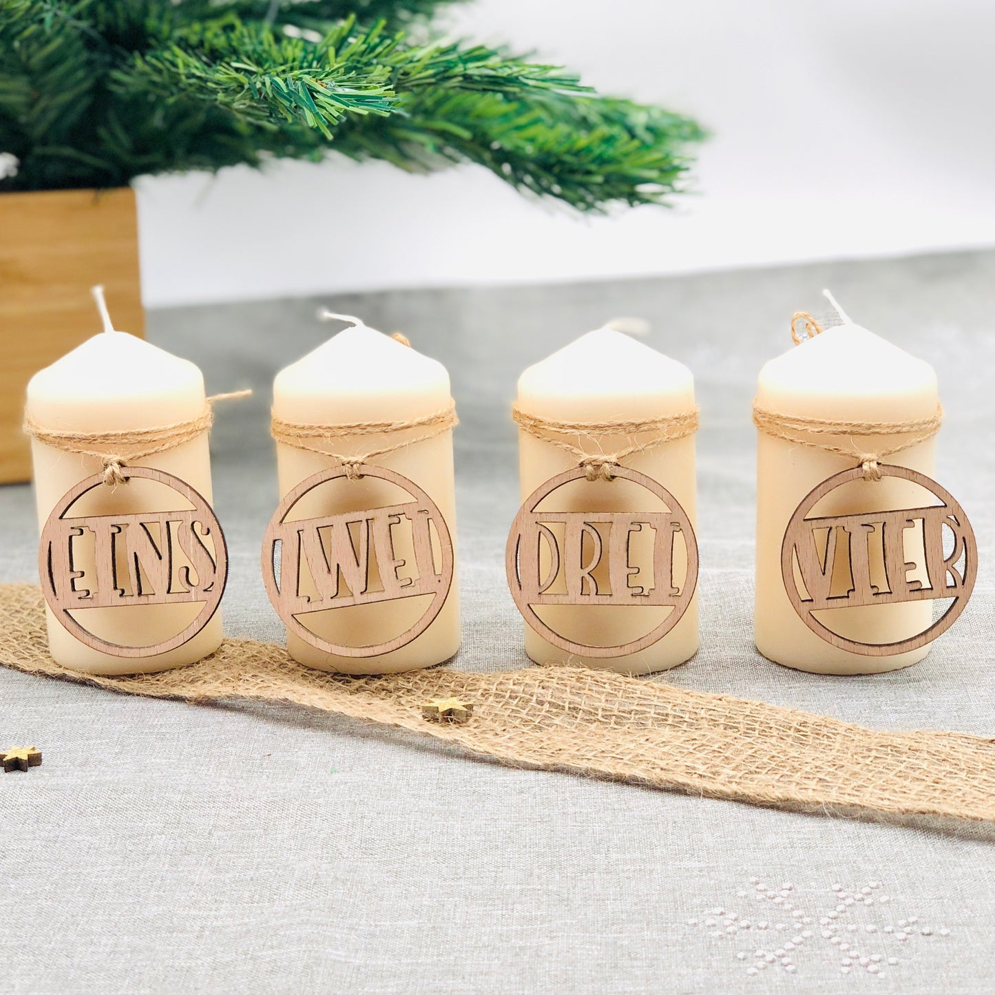 Anhänger Set Weihnachten mit Zahlen für Adventskranz - Adventskranzzahlen Set aus Holz - nachhaltige Weihnachtsdekoration - Adventszahlen