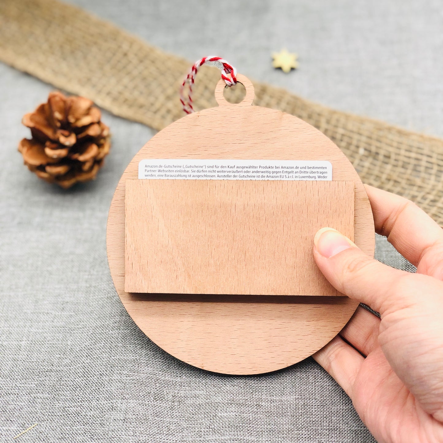 Weihnachtsgeschenk Nichts - 4 Designs - nachhaltige Christbaumkugel aus Holz für Geld oder Geschenkkarte - Nichts Geldgeschenk Weihnachten