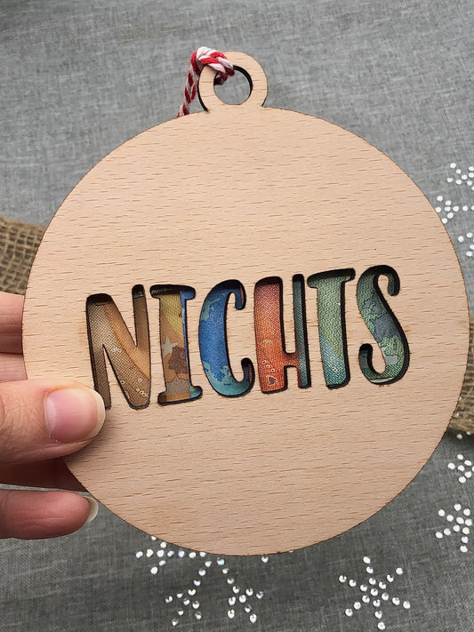 Weihnachtsgeschenk Nichts - 4 Designs - nachhaltige Christbaumkugel aus Holz für Geld oder Geschenkkarte - Nichts Geldgeschenk Weihnachten