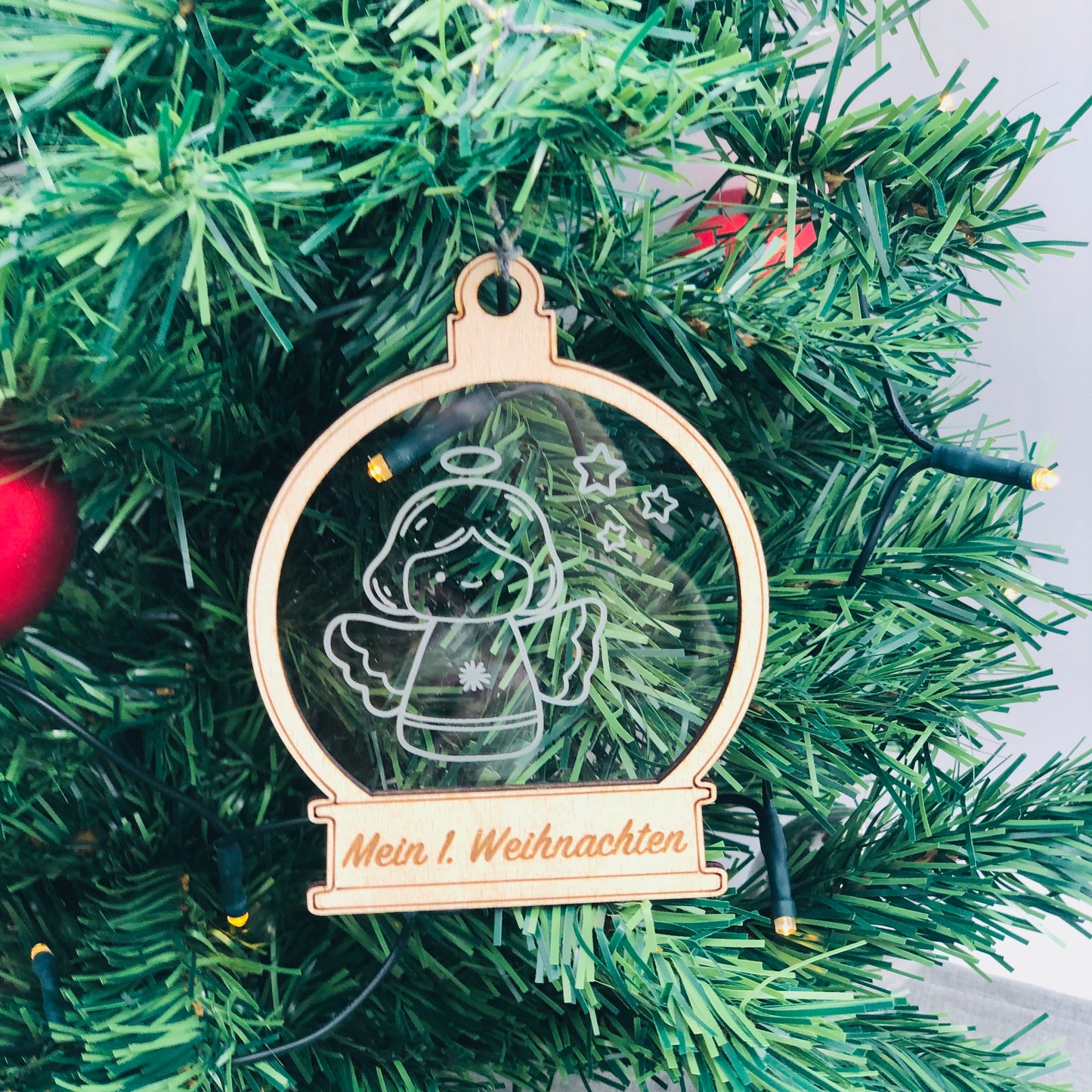 Schneekugel Ornament - Holzornament mit weihnachtlichem Motiv und Namen personalisiert - Schneekugel Weihnachtsbaumschmuck