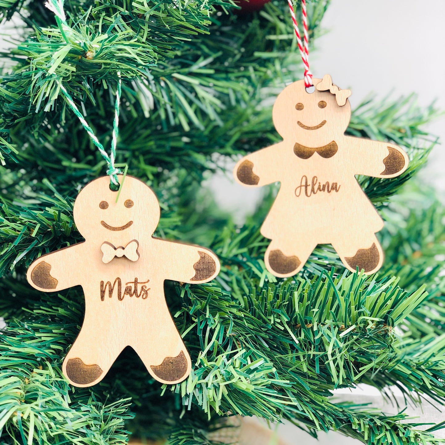 Holzornament Lebkuchenmann und Lebkuchenfrau mit Kindernamen