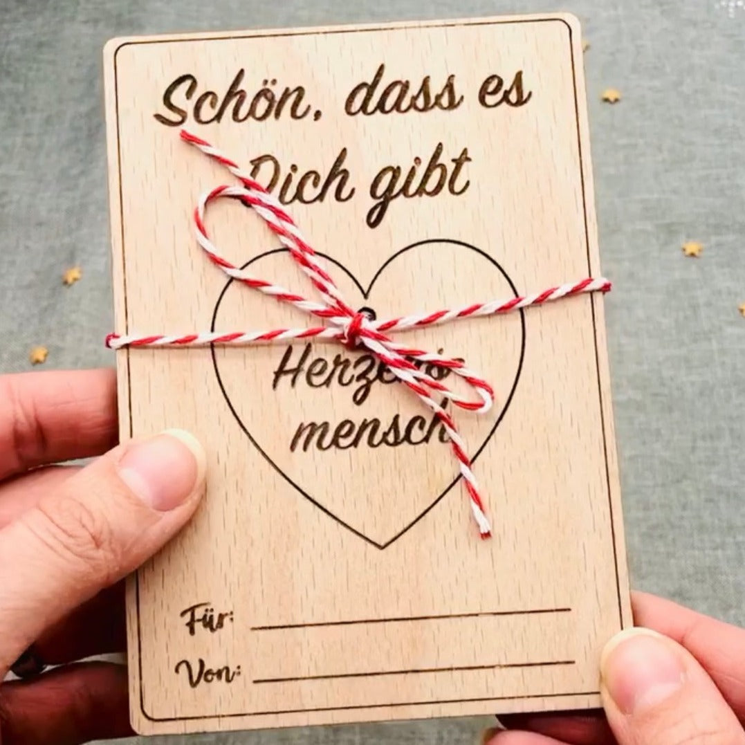 Grußkarte aus Holz mit Spruch und Herzanhänger Herzensmensch