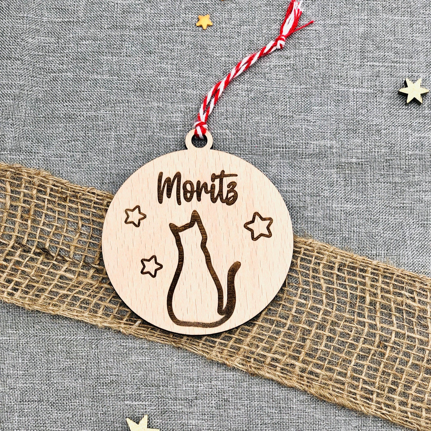 Weihnachtsornament Katze mit Namen in Holz