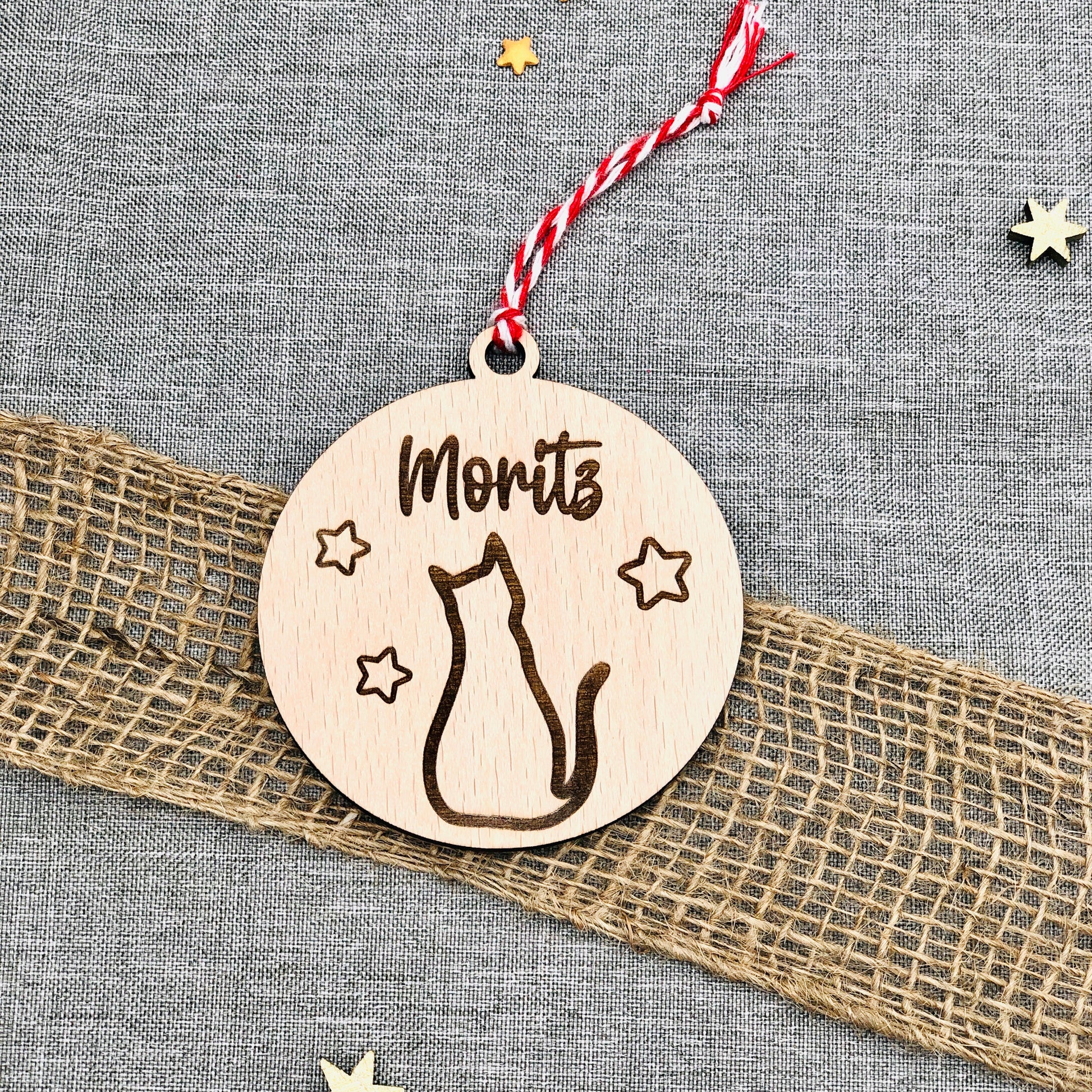 Weihnachtsornament Katze mit Namen in Holz