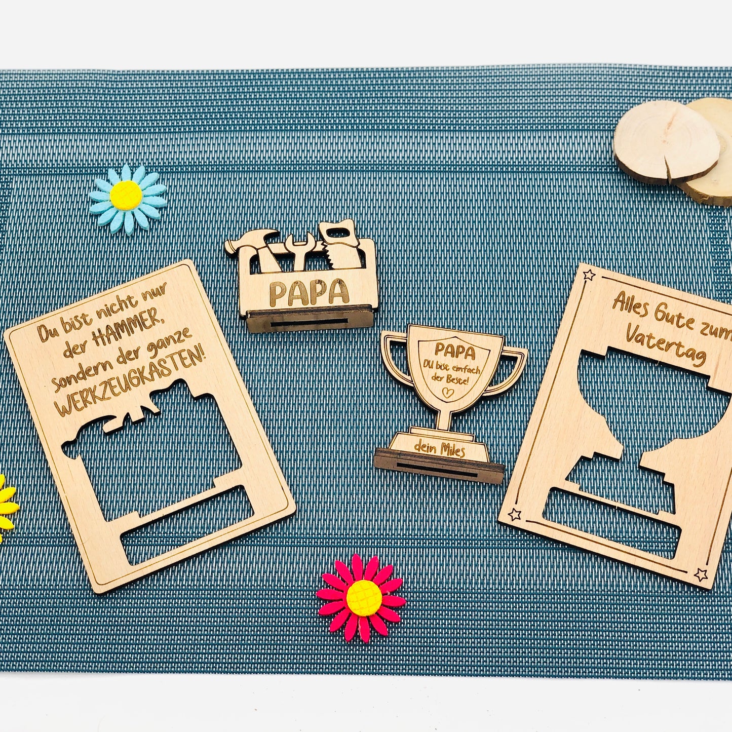 Geschenk zum Vatertag - Grußkarte Holz mit 3D Pokal - nachhaltiges Vatertagsgeschenk - mit Kindernamen personalisiert - Geschenk Papa Opa