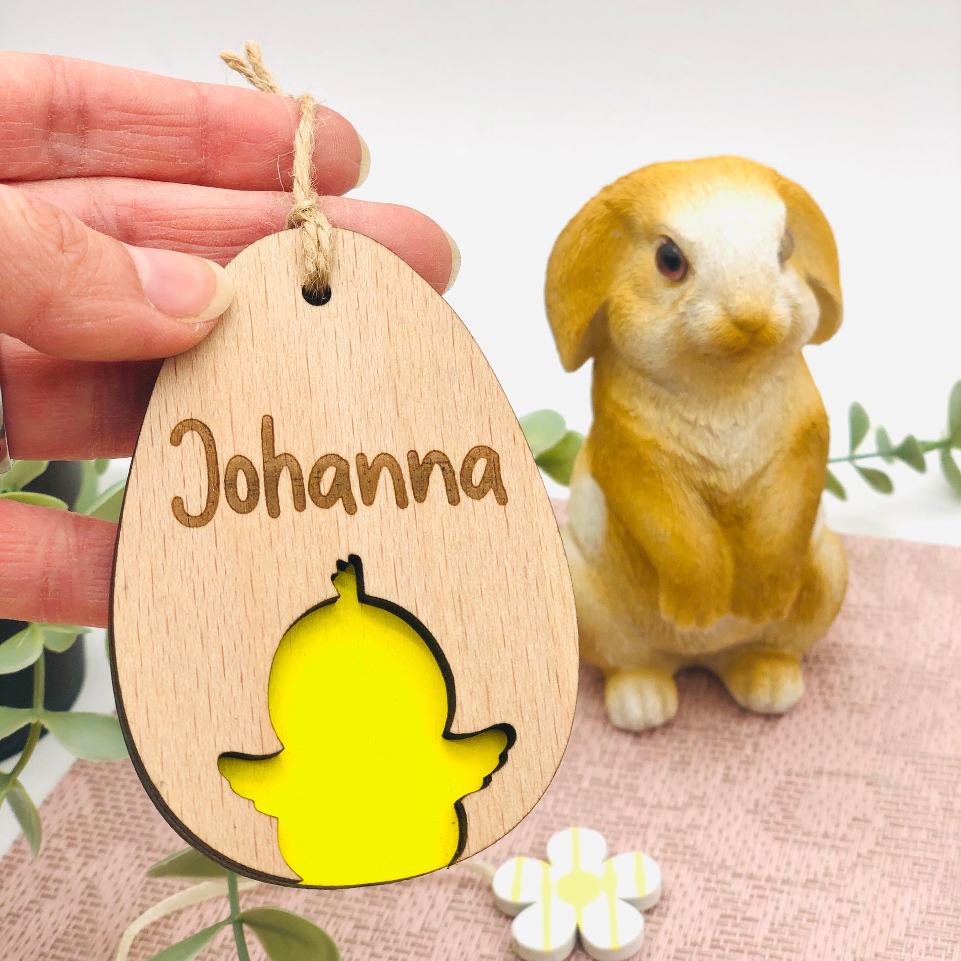 Geschenkanhänger Osterei Küken aus Holz