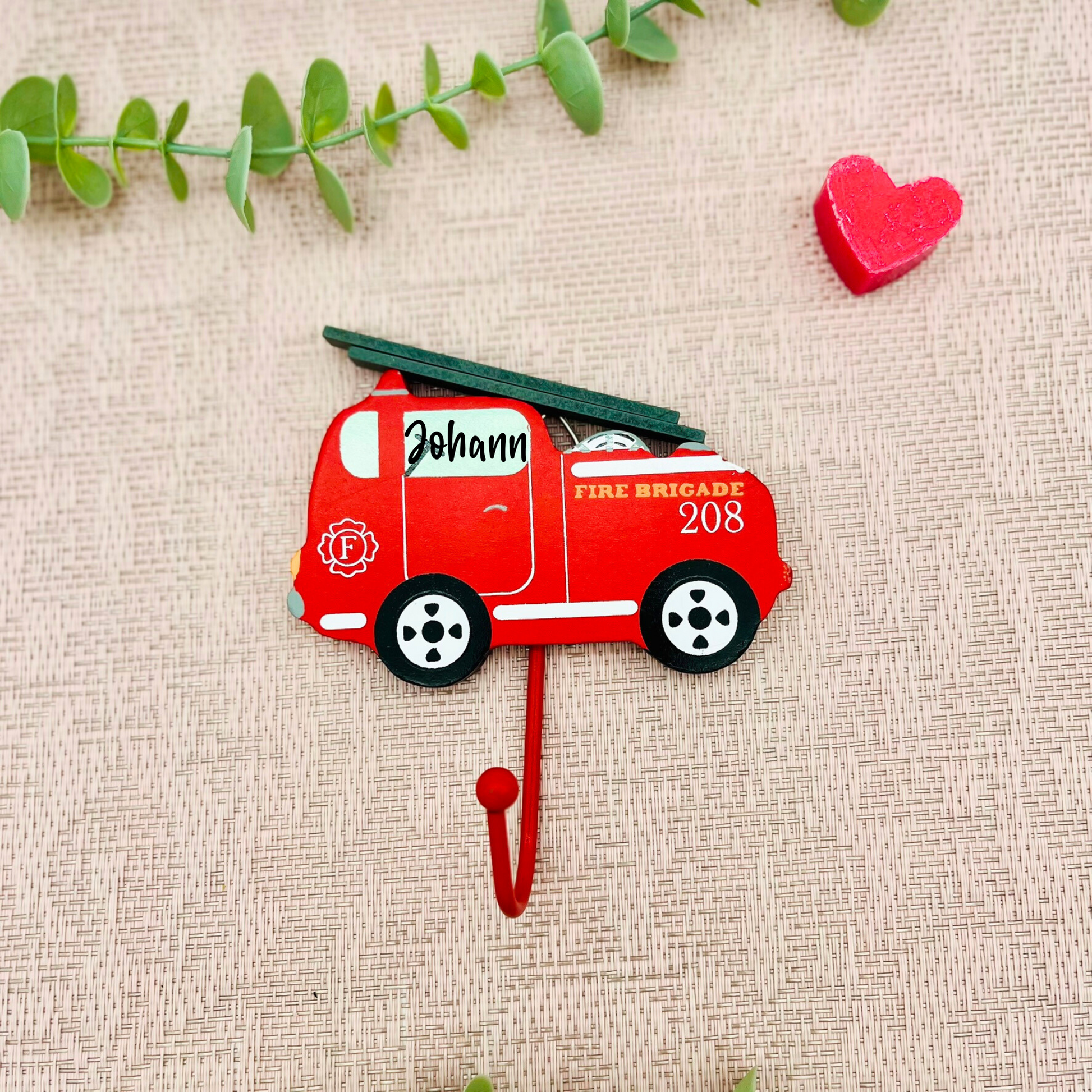 Personalisierte Wandhaken Kinder – Bagger - Traktor - Feuerwehr – Aufhänger Holz – Kinderzimmer Deko Geschenk Junge - Sass&Belle - Feuerwehrauto