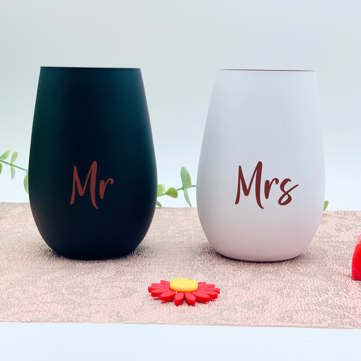 Trinkglas - mit Gravur personalisiert - Glas mit Namen - Hochzeitsgeschenk Mr & Mrs Set - Glas weiß/kupfer schwarz/kufper