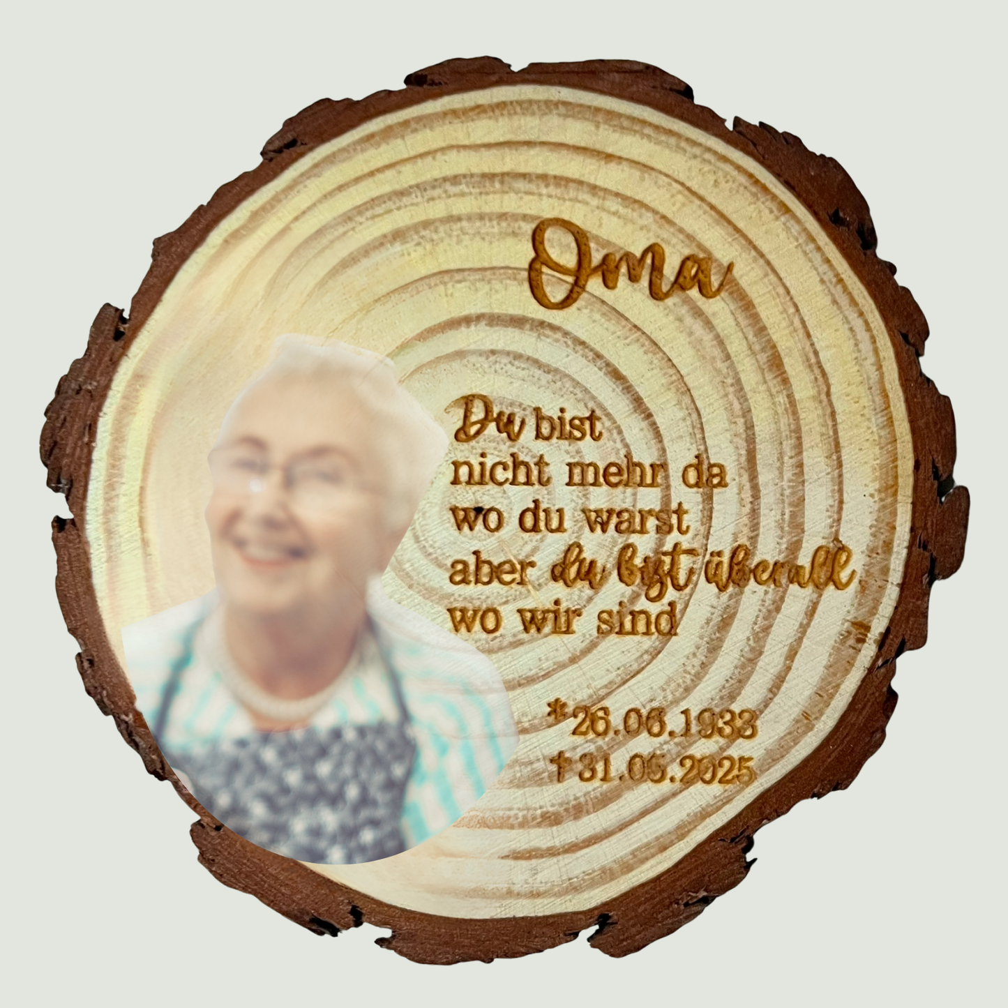 Baumscheibe Andenken mit Gravur - Gedenktafel Trauer, personalisierte Holzscheibe verstorbene Oma - Opa - Mama - Papa, Erinnerung mit Foto - Foto