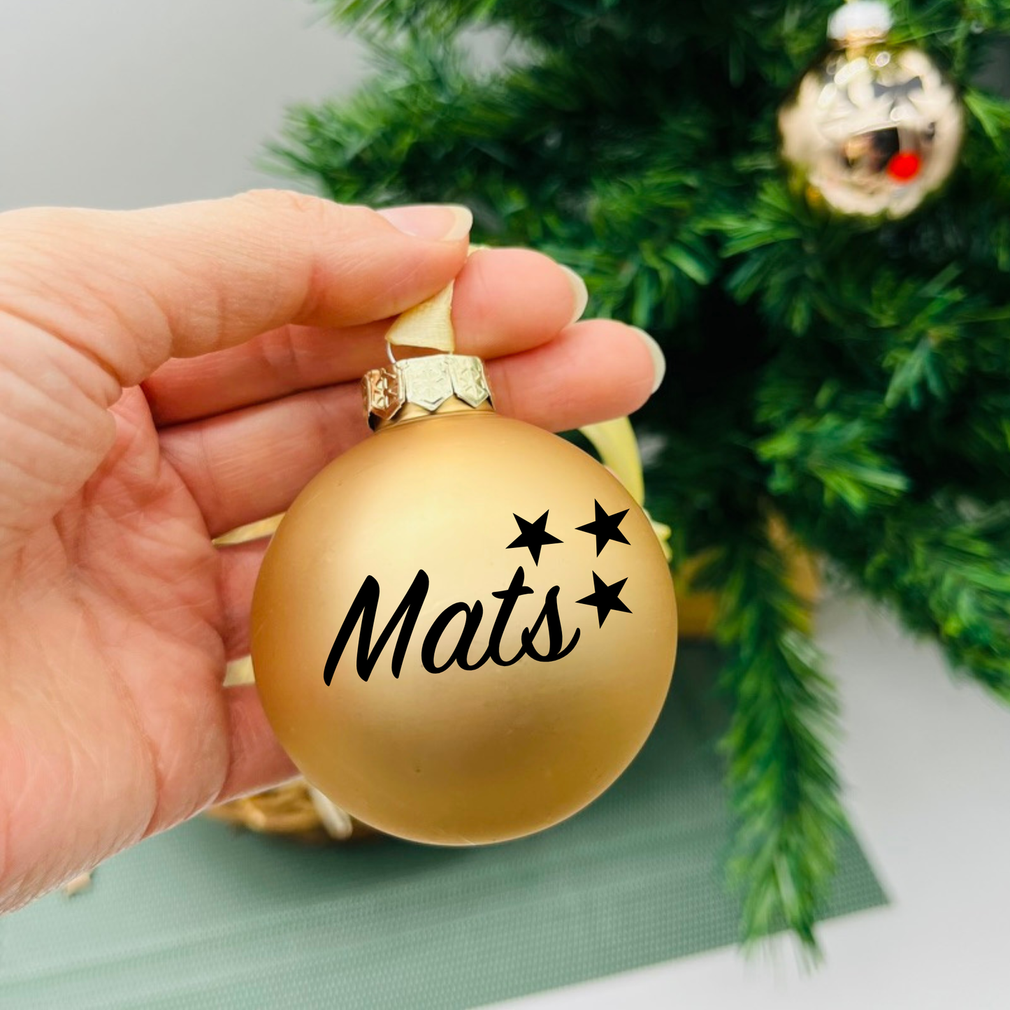 Personalisierte Weihnachtskugel Glas 6cm - Christbaumkugel mit Name / Motiv - Weihnachtsdeko Glaskugel - Geschenk Familie Weihnachten