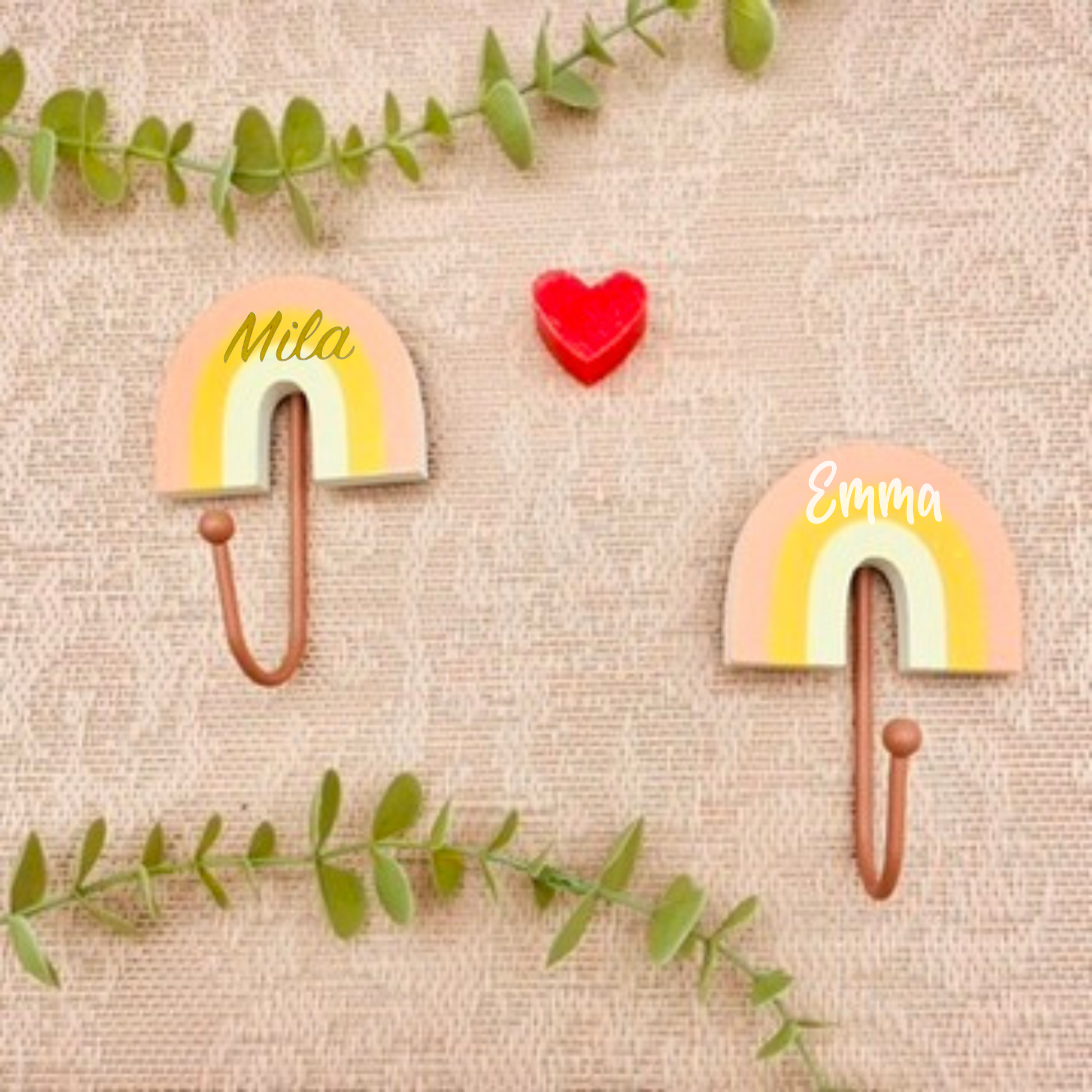 Regenbogen rosa Wandhaken mit Name - Wanddeko fürs Kinderzimmer - Garderobe Kinder - Garderobenhaken Kind - Aufhänger personalisiert - Sass&Belle