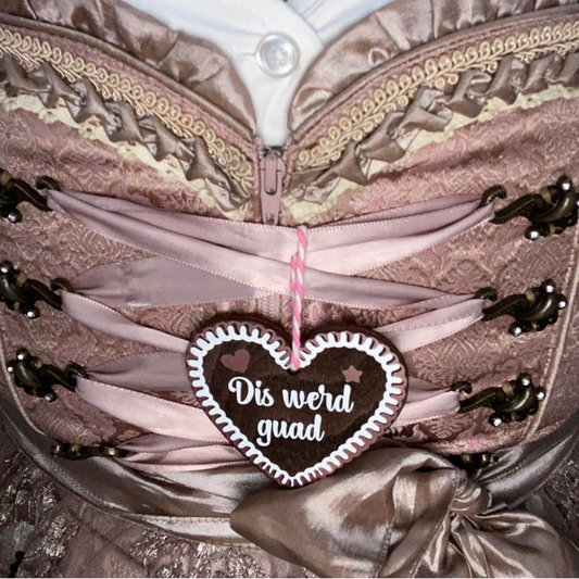 Holzanhänger in Lebkuchenherz-Stil - Wiesn Accessoire personalisiert - Lebkuchenherz Accessoire fürs Dirndl Lederhose | Trachten-Schmuck