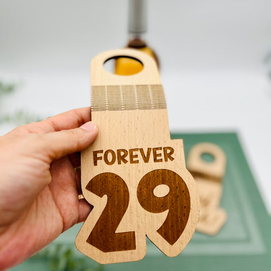 Flaschenanhänger Holz - Mitbringsel Geburtstag - kleines Geburtstagsgeschenk - Flaschendekoration - nachhaltiger Geschenkanhänger mit Zahl 29