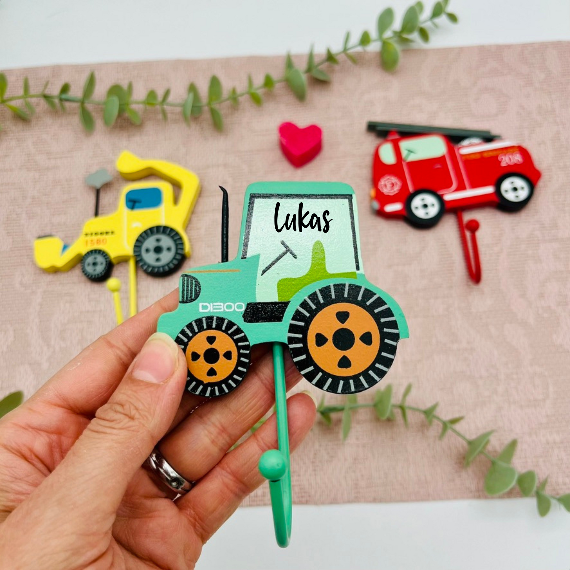 Personalisierte Wandhaken Kinder – Bagger - Traktor - Feuerwehr – Aufhänger Holz – Kinderzimmer Deko Geschenk Junge - Sass&Belle