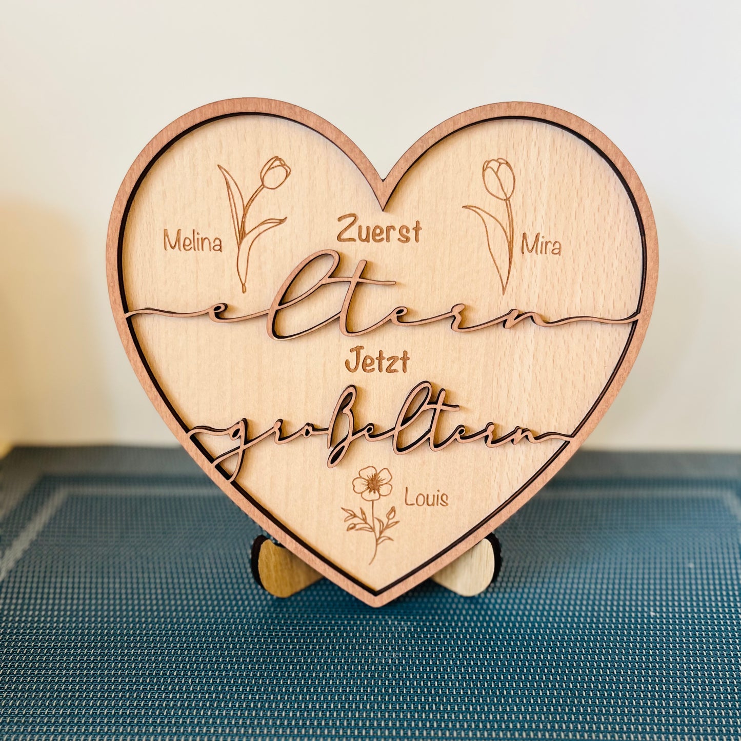 Holzschild Muttertagsgeschenk - Geschenk Mama oder Oma - Holzschild zuerst Mama jetzt Oma -Kindernnamen - Enkel - Blumen - personalisiert