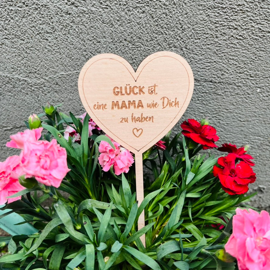 Blumenstecker Herz graviert - Muttertag Geschenk aus Holz - Deko Blumentopf - Blumenschild Muttertag - Geschenkidee Mama Oma personalisiert - Glück ist, eine Mama wie Dich zu haben
