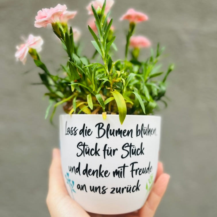Blumentopf "Lass die Blumen blühen, Stück für Stück und denke mit Freude an uns zurück" - Abschiedsgeschenk Lehrer/in oder Erzieher/in - personalisiert