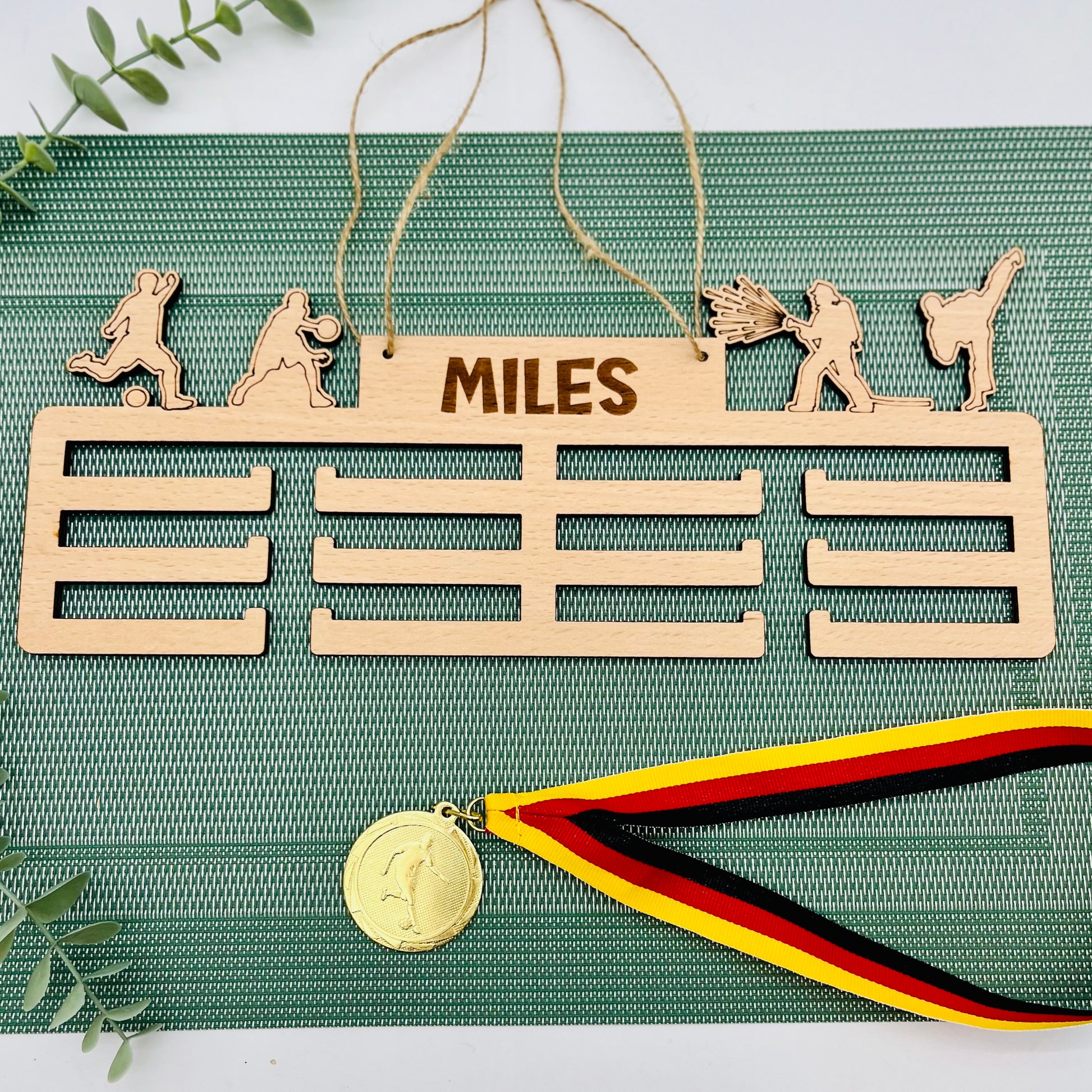 personalisiert Medaillenhalter für Sportmedaillen - Geschenk Aufhänger für Sportabzeichen - Aufbewahrung Medaillen 
