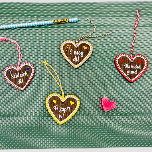 Holzanhänger in Lebkuchenherz-Stil - Lebkuchenherz Accessoire fürs Dirndl Lederhose | Trachten-Schmuck - Geschenkanhänger personalisiert - verschiedene Designs