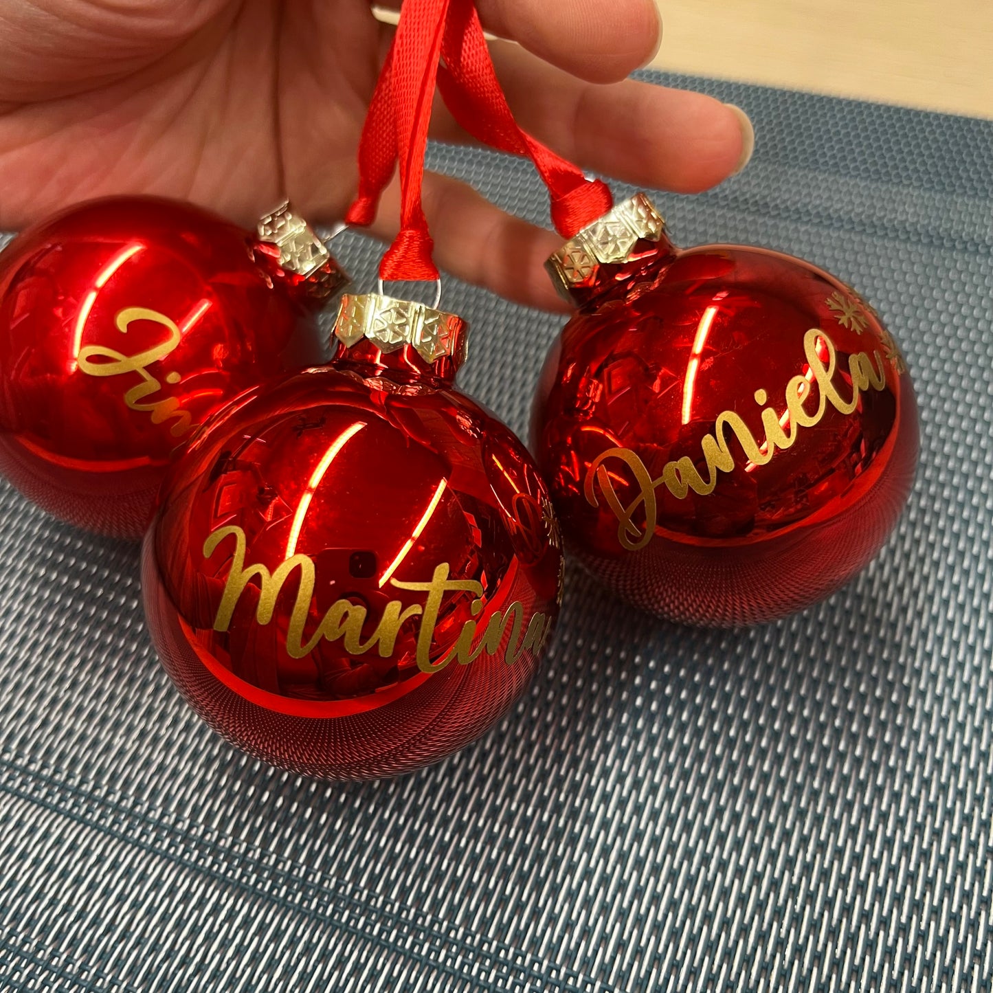 Personalisierte Weihnachtskugel Glas 6cm - Christbaumkugel mit Name / Motiv - Weihnachtsdeko Glaskugel - Geschenk Familie Weihnachten - Kugel 3 glänzend
