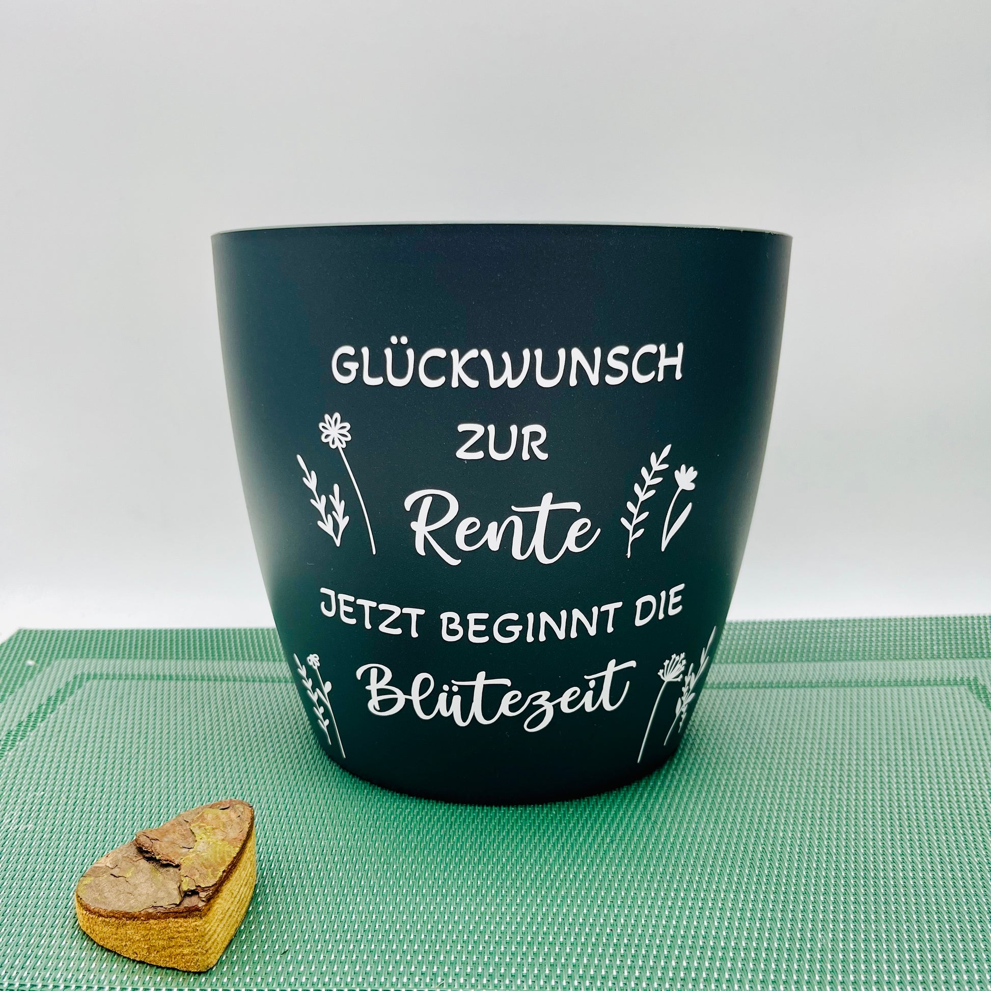 Personalisierter Blumentopf zum Ruhestand – Geschenk zur Rente „Jetzt beginnt die Blütezeit“ - schwarz
