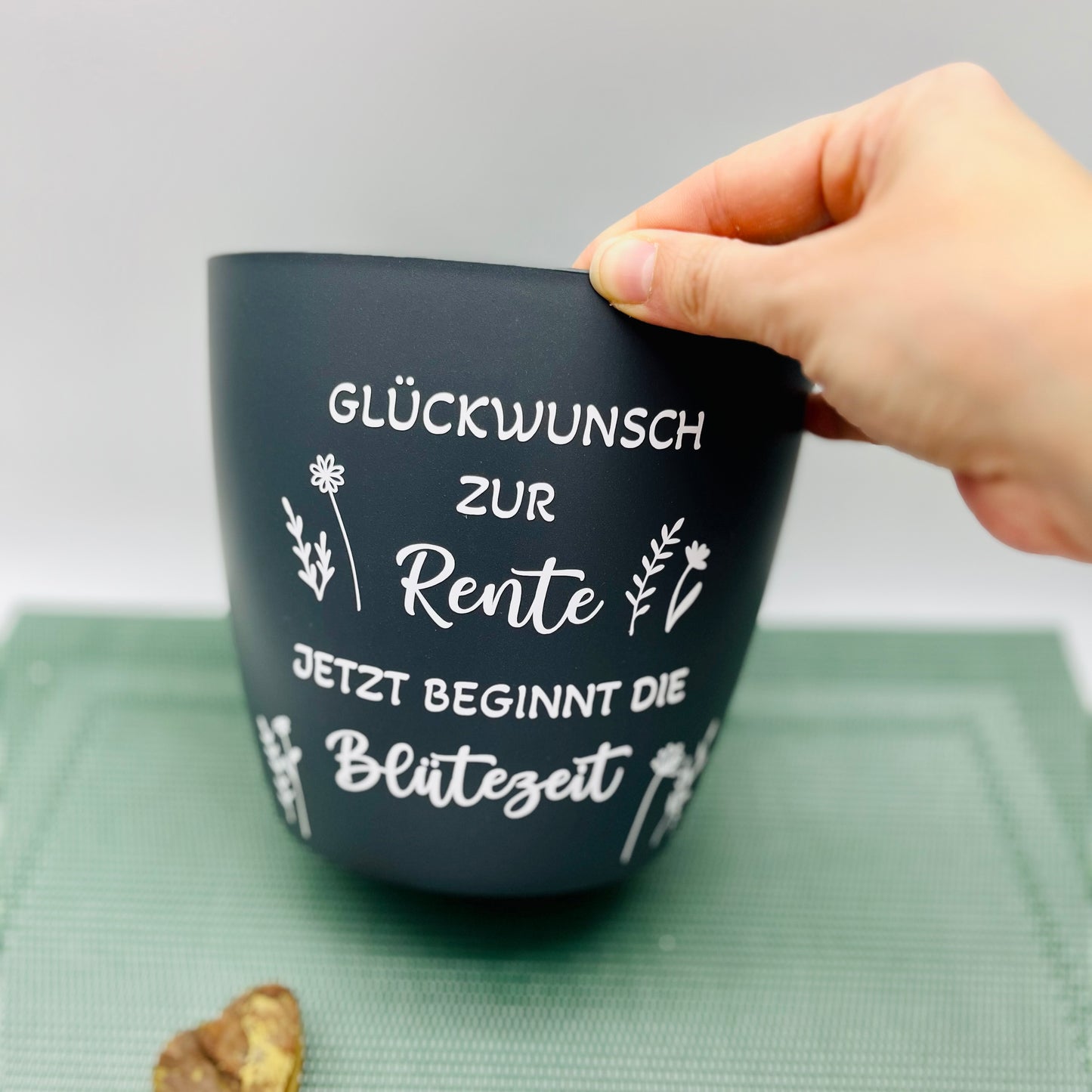 Personalisierter Blumentopf zum Ruhestand – Geschenk zur Rente „Jetzt beginnt die Blütezeit“ - Pension