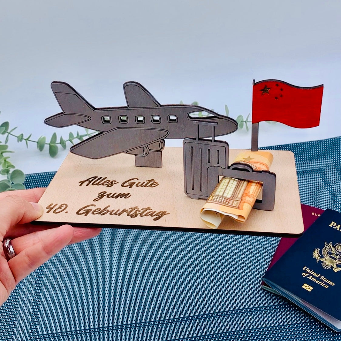 Holzkarte Geldgeschenk Reiseliebhaber - Reisegeschenk 3D Holzgrußkarte - Wunscherfüller Flugzeug - personalisiert