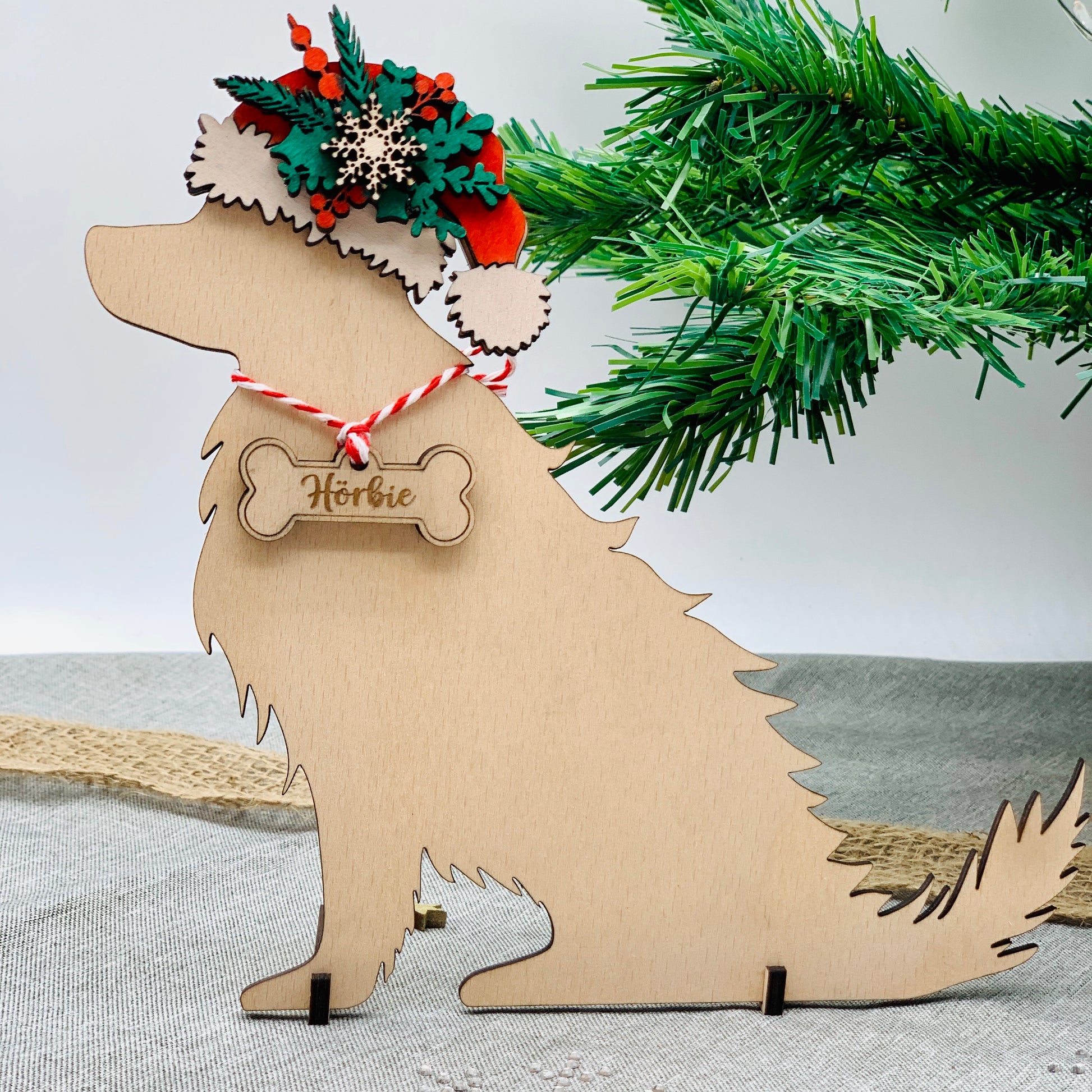 Weihnachtsdeko Nikolaushund mit Namen aus Holz - nachhaltige Weihnachtsdeko für Hundebesitzer - Hund Silhouette personalisiert